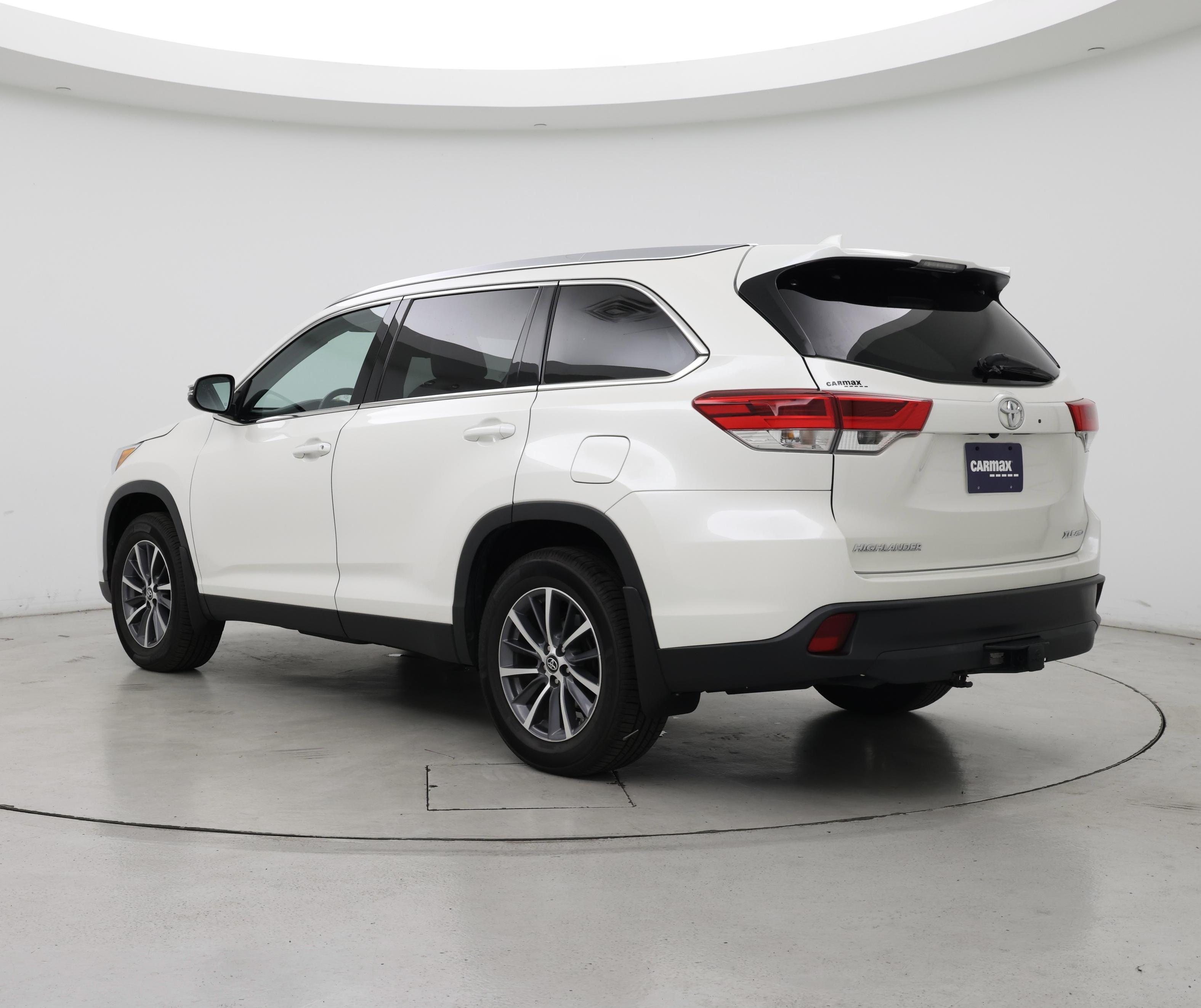 Thumbnail: 2019 Toyota Highlander - 2