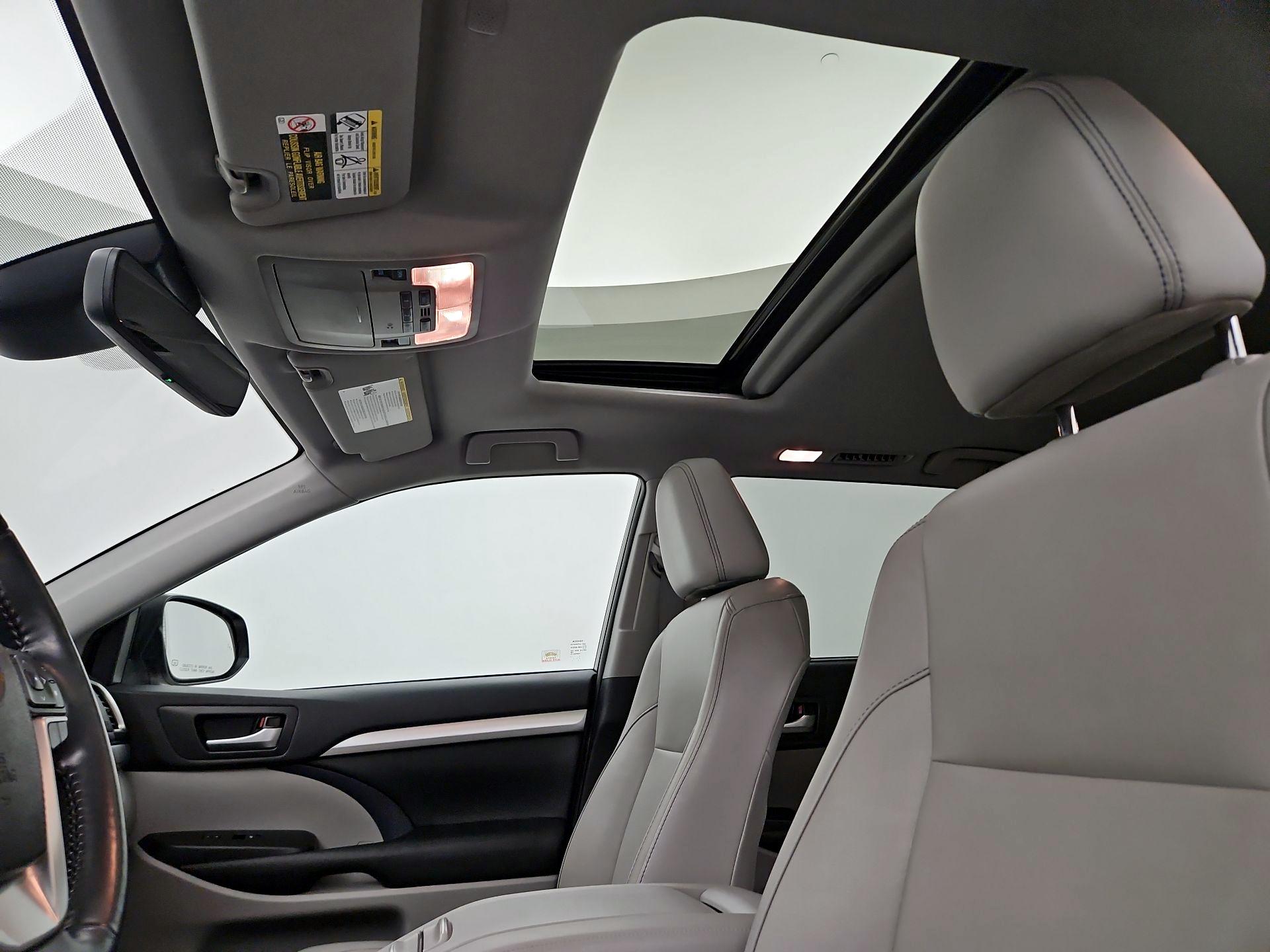 Thumbnail: 2019 Toyota Highlander - 20