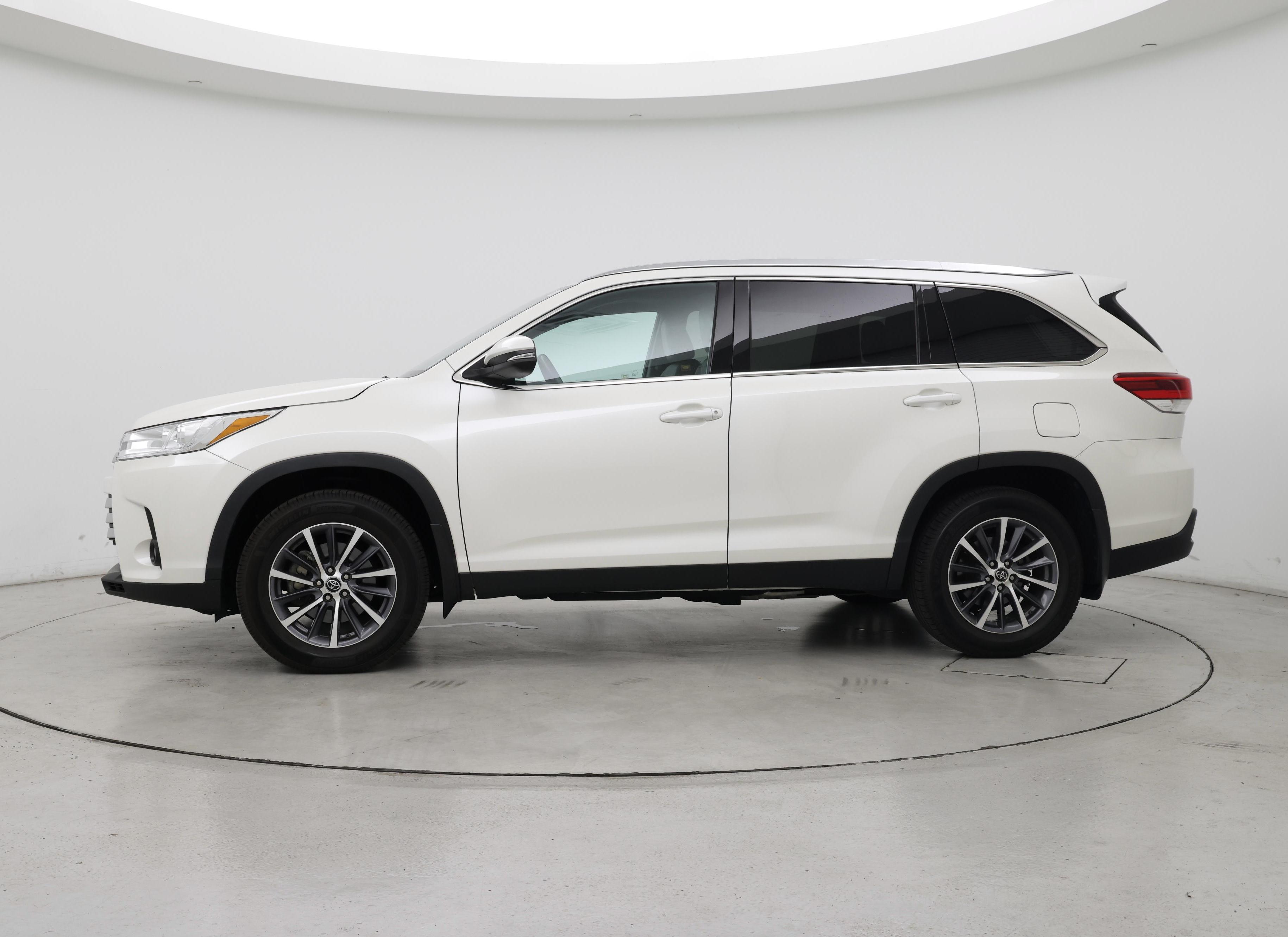Thumbnail: 2019 Toyota Highlander - 3