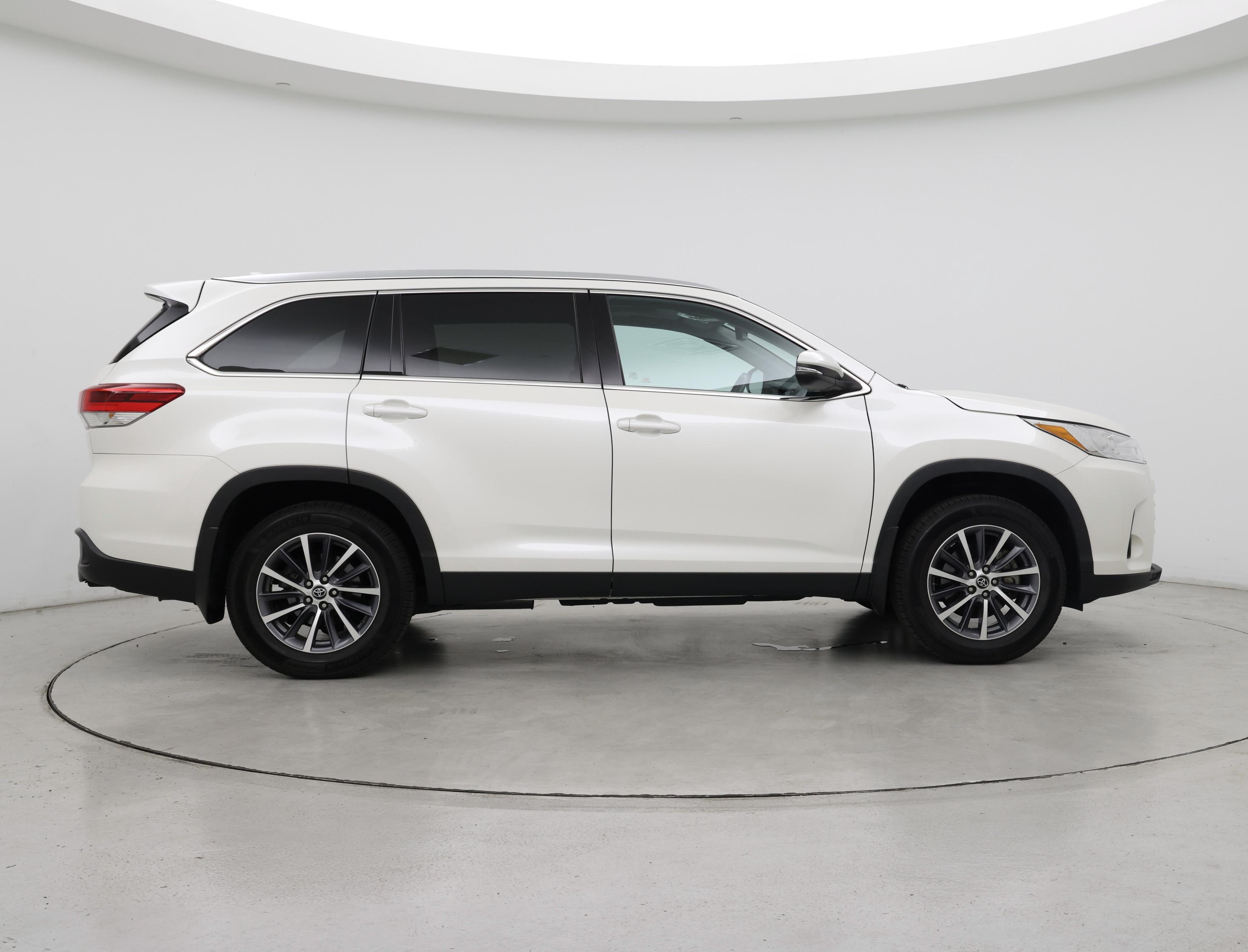 Thumbnail: 2019 Toyota Highlander - 7