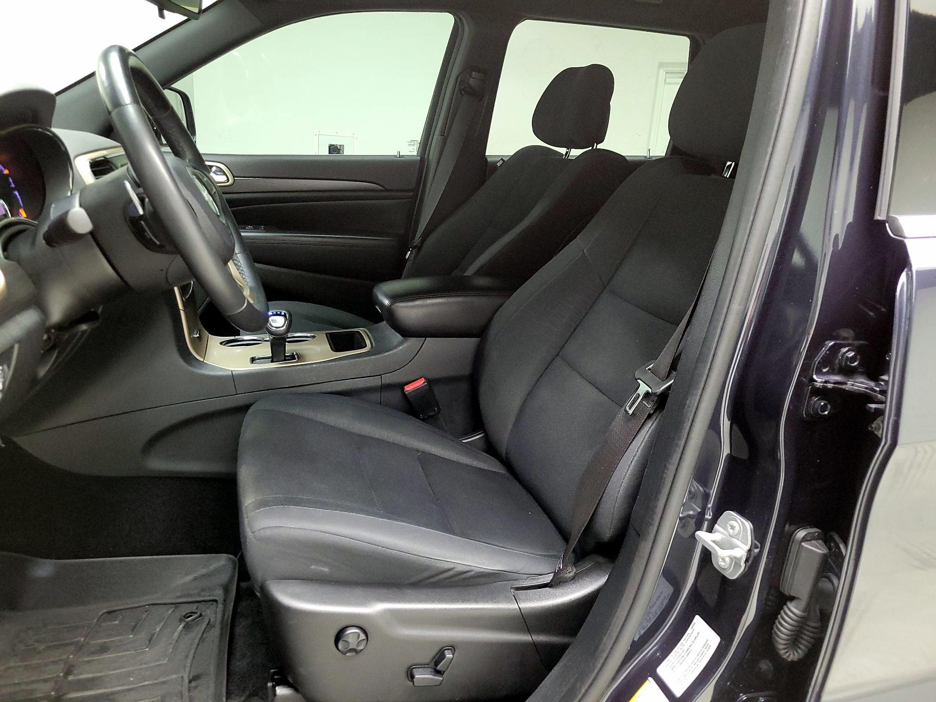 Thumbnail: 2015 Jeep Grand Cherokee - 9