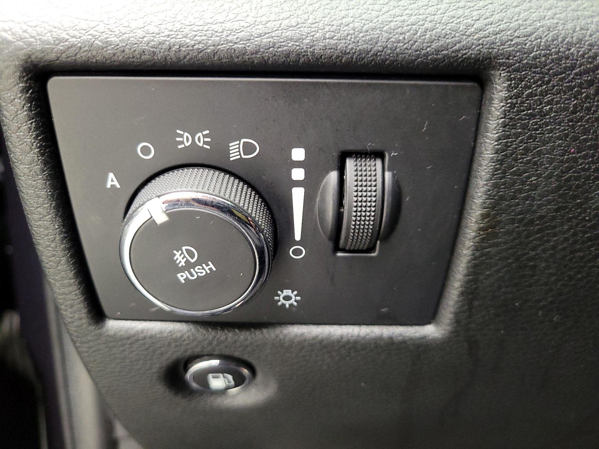 Thumbnail: 2015 Jeep Grand Cherokee - 11