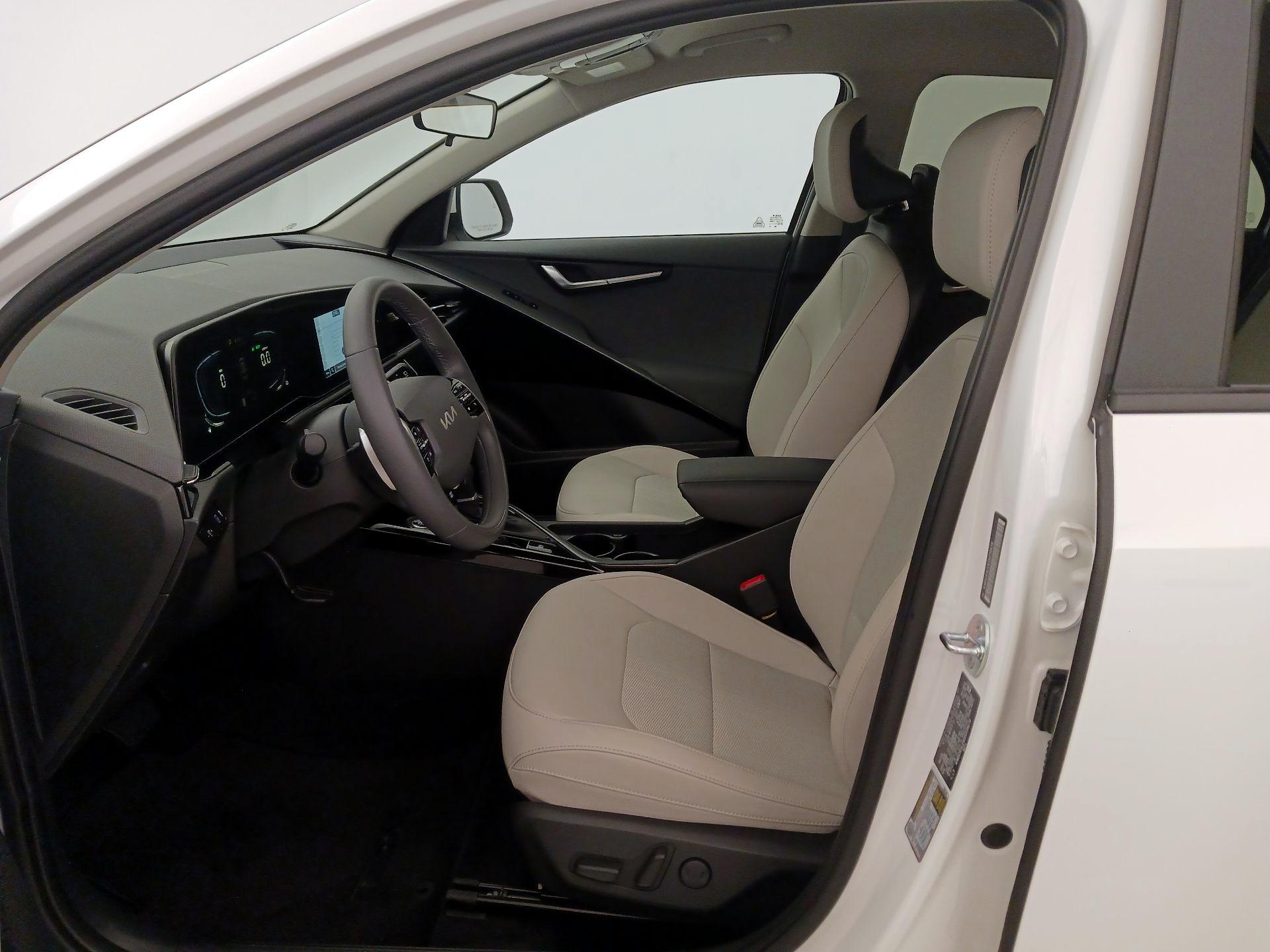 Thumbnail: 2025 Kia Niro - 11