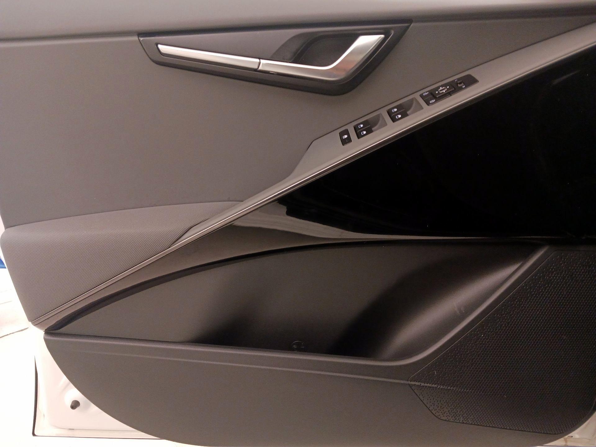 Thumbnail: 2025 Kia Niro - 12