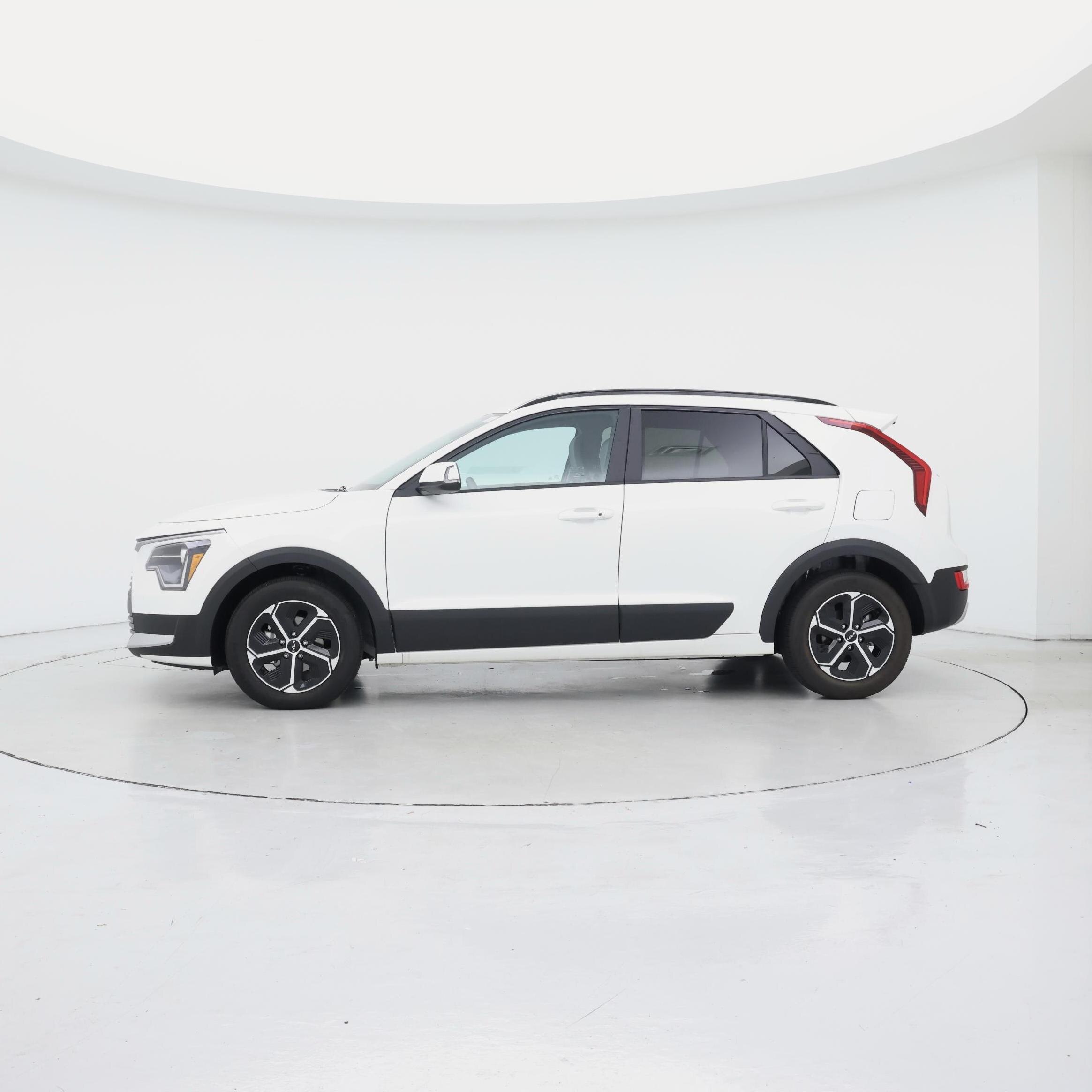 Thumbnail: 2025 Kia Niro - 3