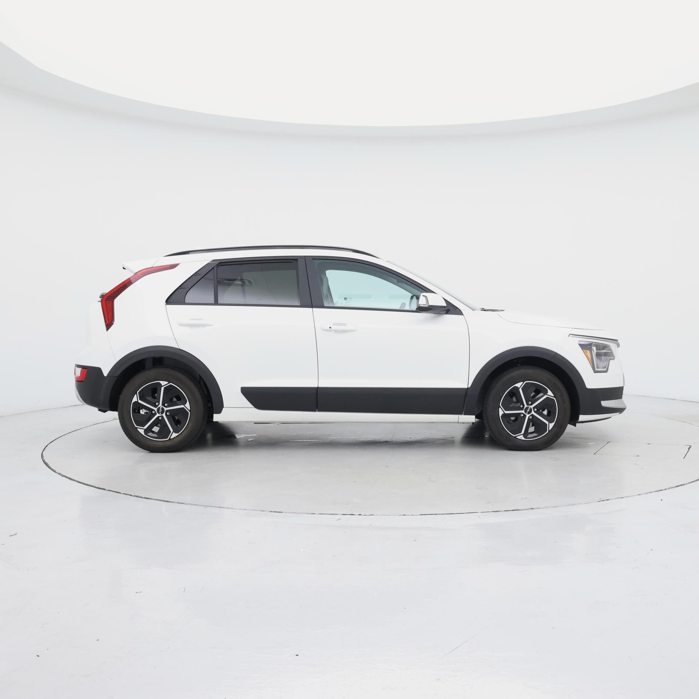 Thumbnail: 2025 Kia Niro - 7