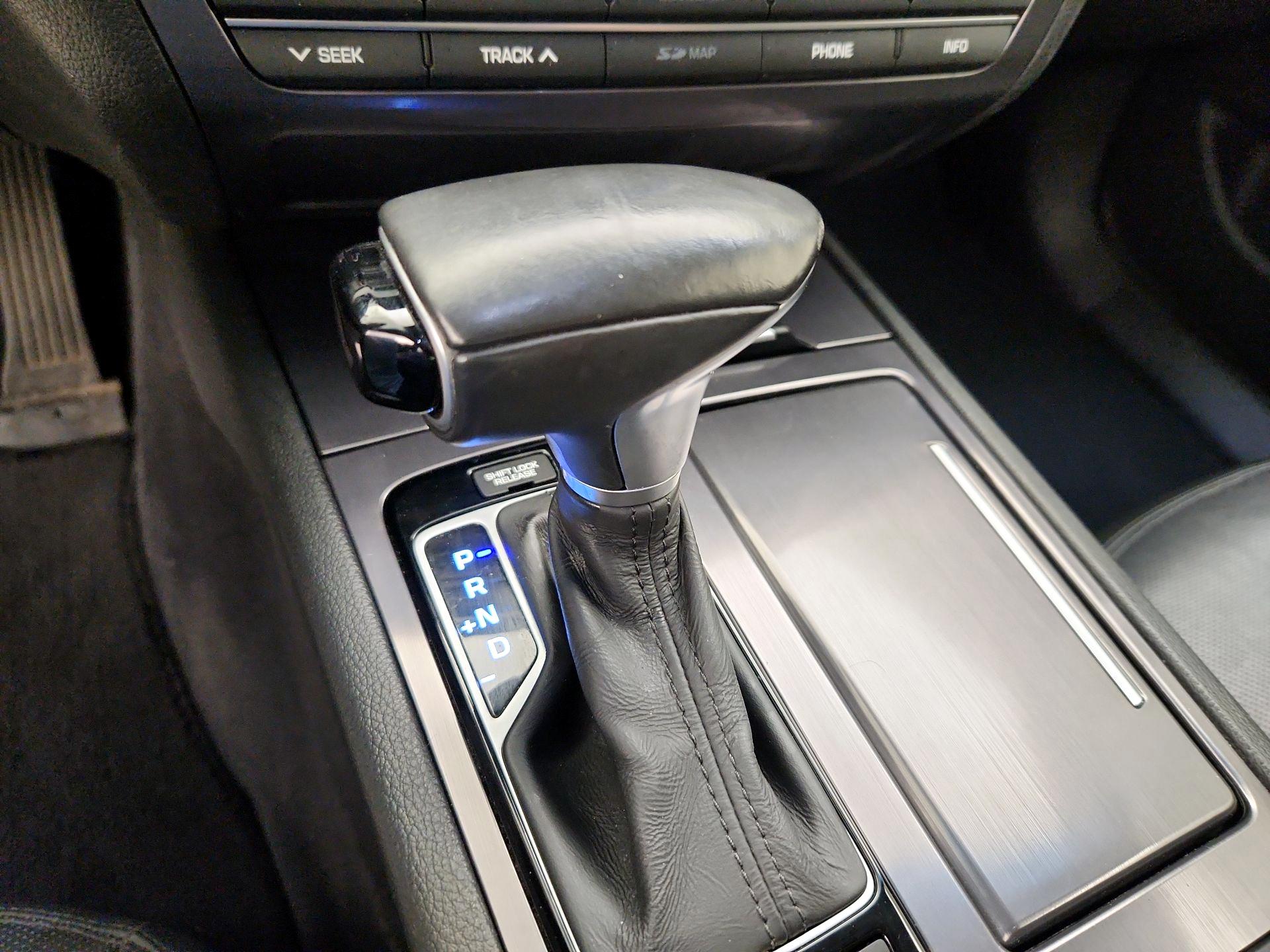 Thumbnail: 2018 Genesis G80 - 18