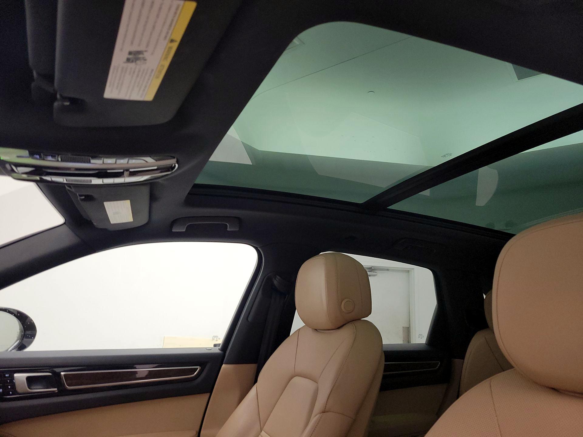 Thumbnail: 2019 Porsche Cayenne - 19
