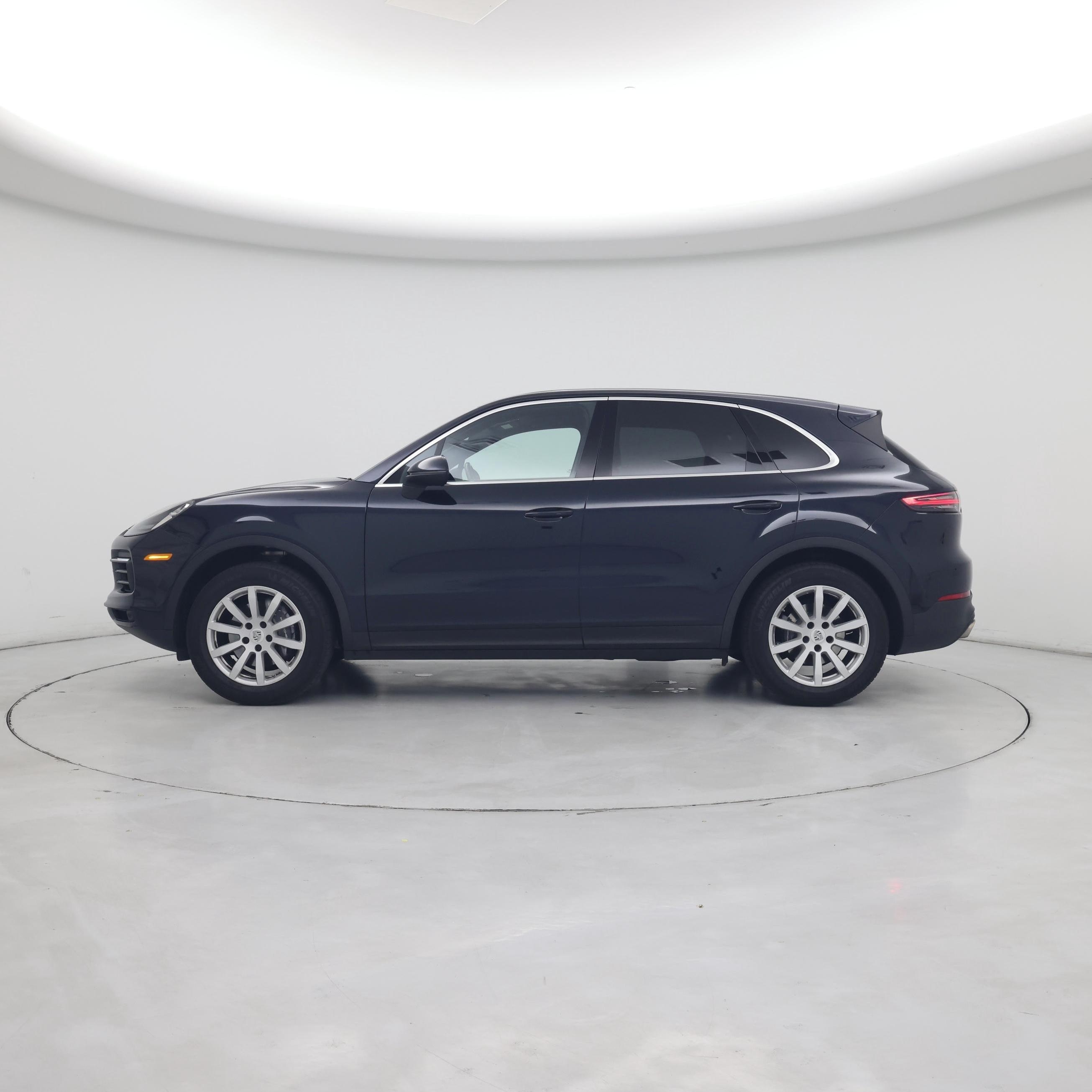 Thumbnail: 2019 Porsche Cayenne - 3