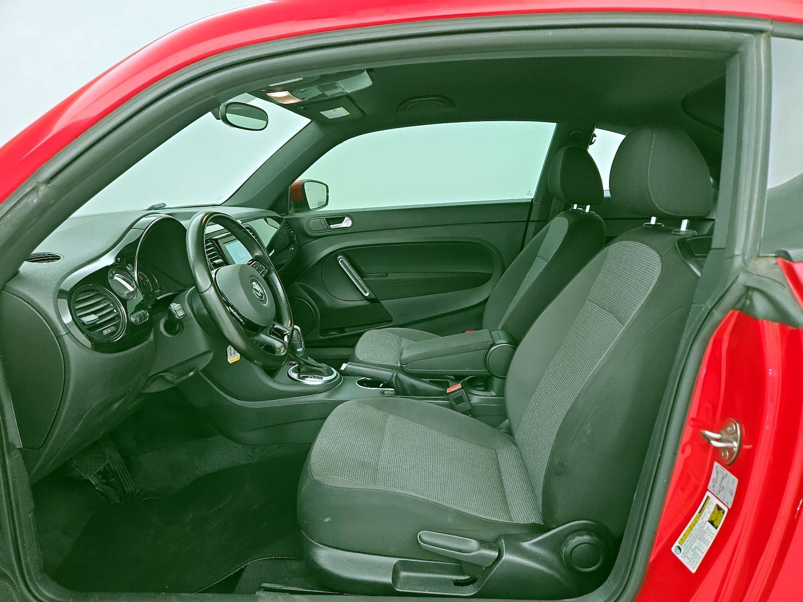 2019 Volkswagen Beetle S - Photo 12