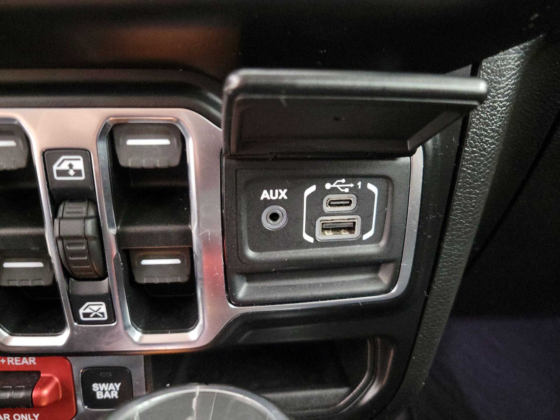 Thumbnail: 2021 Jeep Wrangler - 18