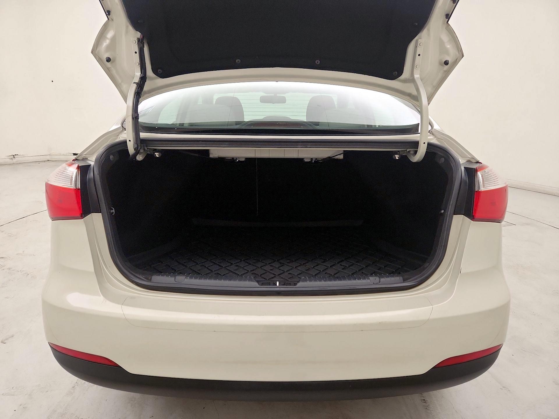 Thumbnail: 2015 Kia Forte - 19