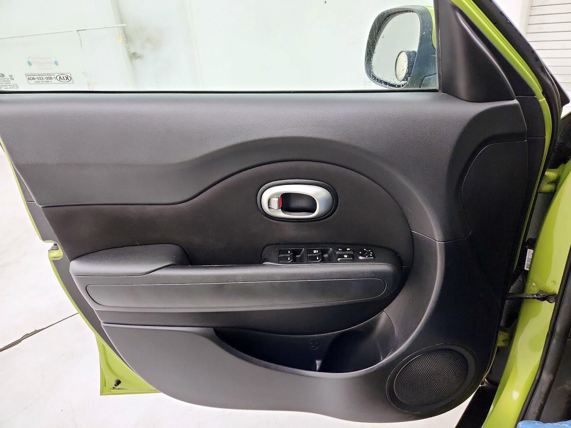 Thumbnail: 2016 Kia Soul - 12