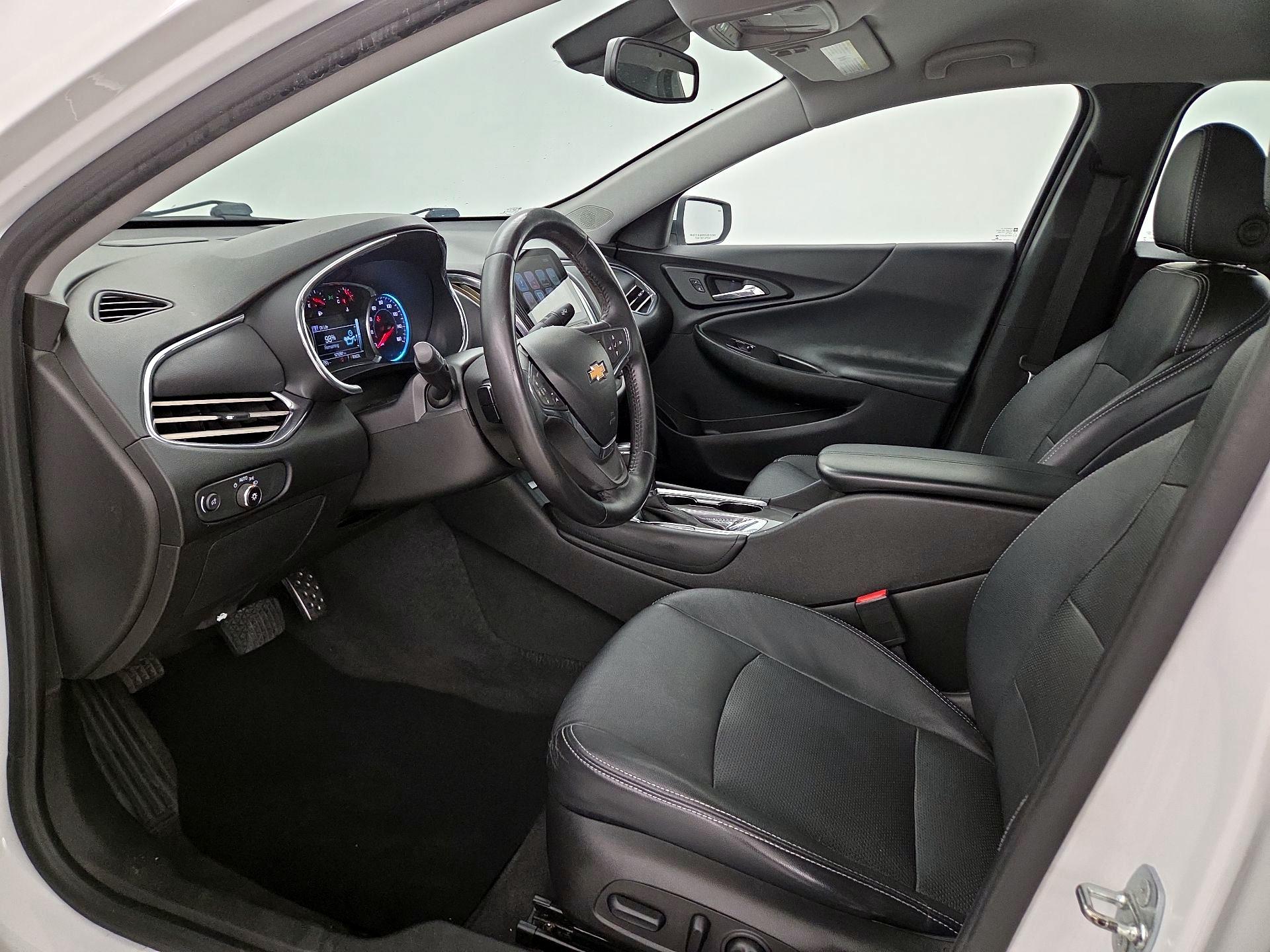 Thumbnail: 2016 Chevrolet Malibu - 11