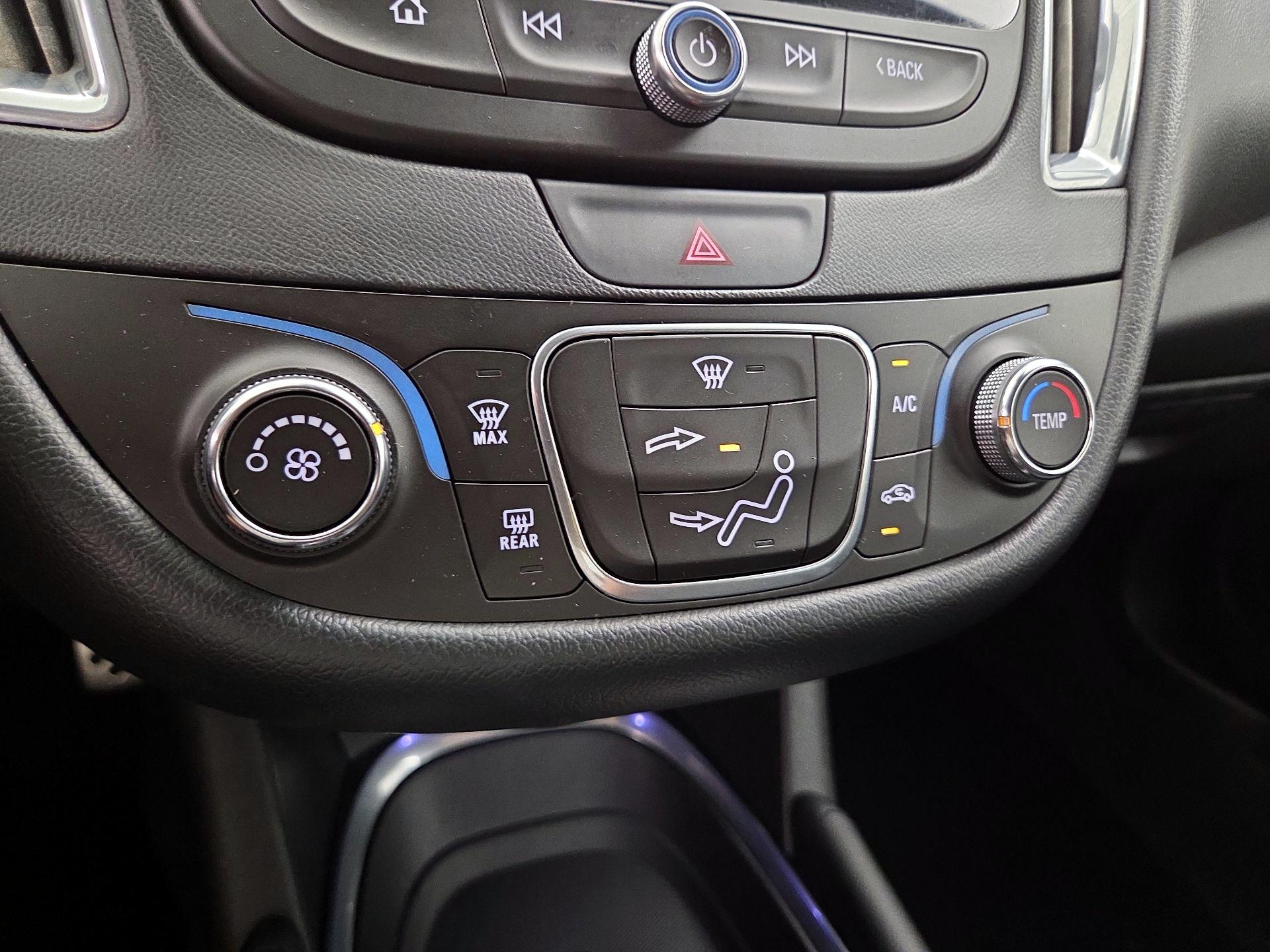 Thumbnail: 2016 Chevrolet Malibu - 16