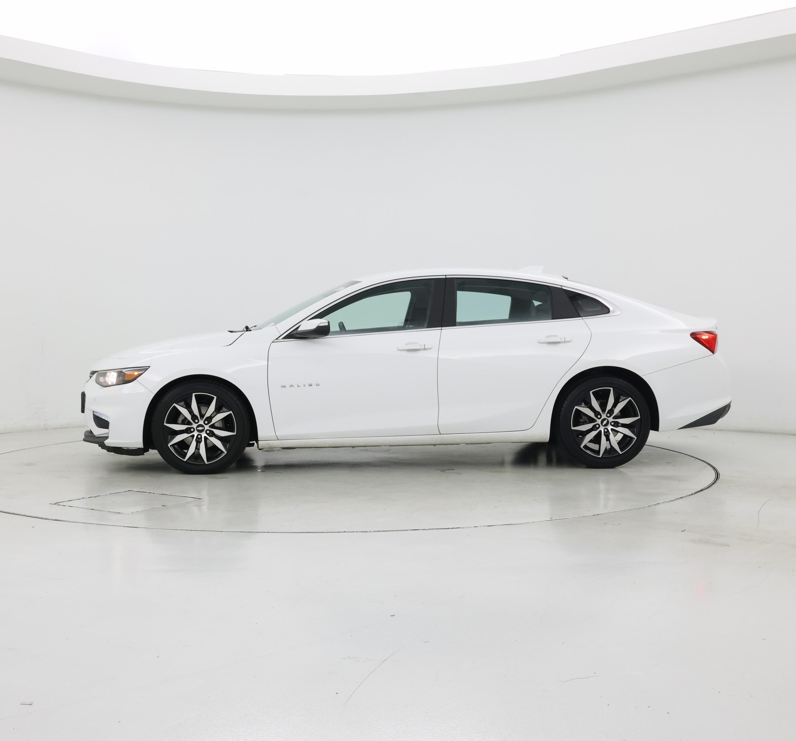 Thumbnail: 2016 Chevrolet Malibu - 3