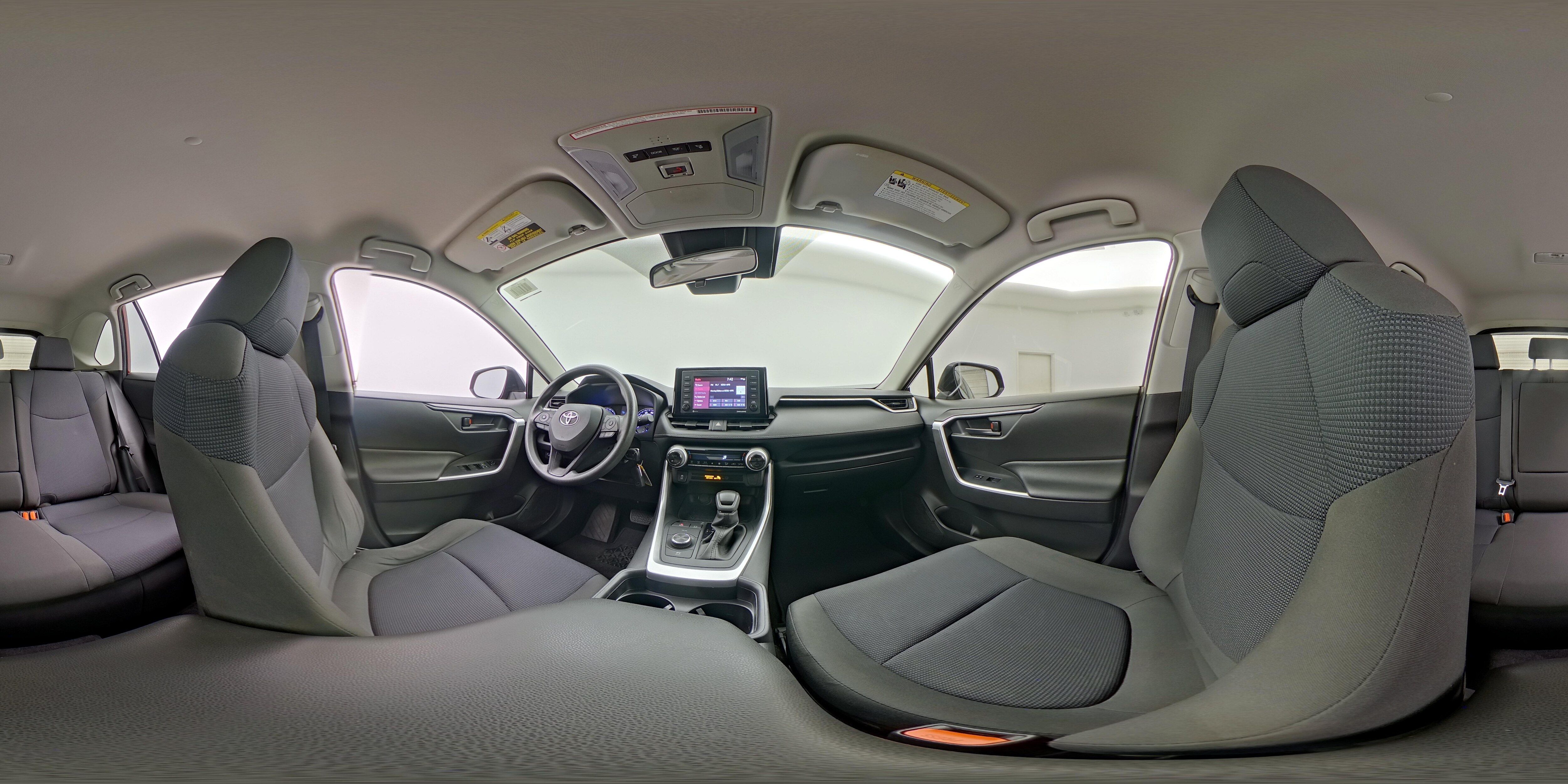 2020 Toyota RAV4 LE - Photo 24