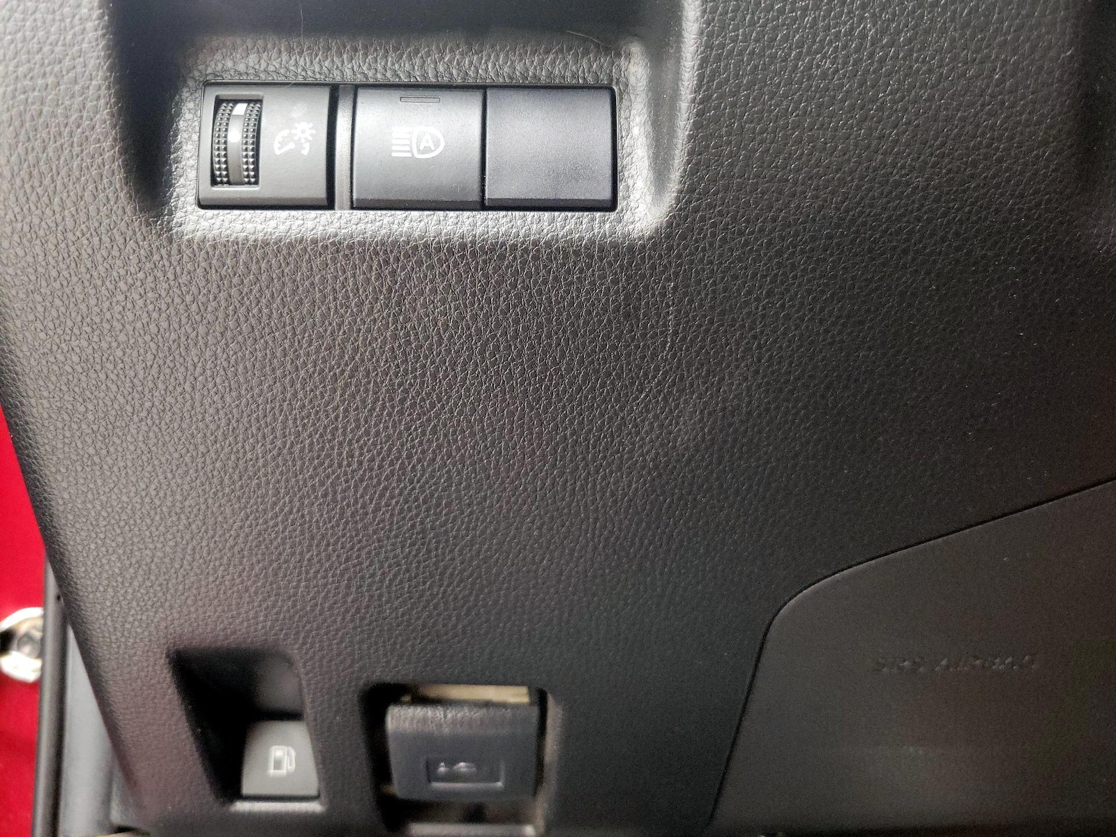 2020 Toyota RAV4 LE - Photo 14