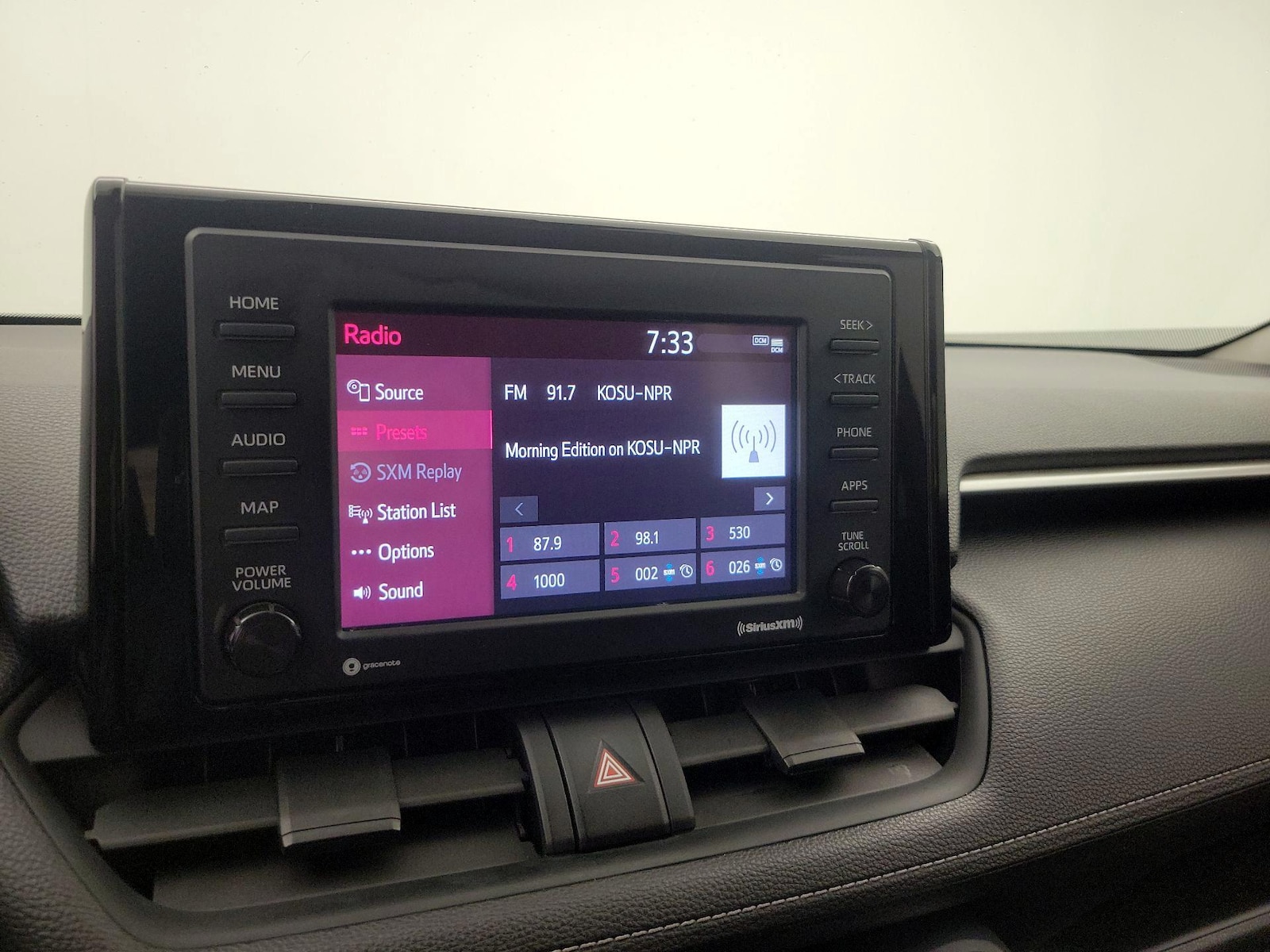 2020 Toyota RAV4 LE - Photo 16
