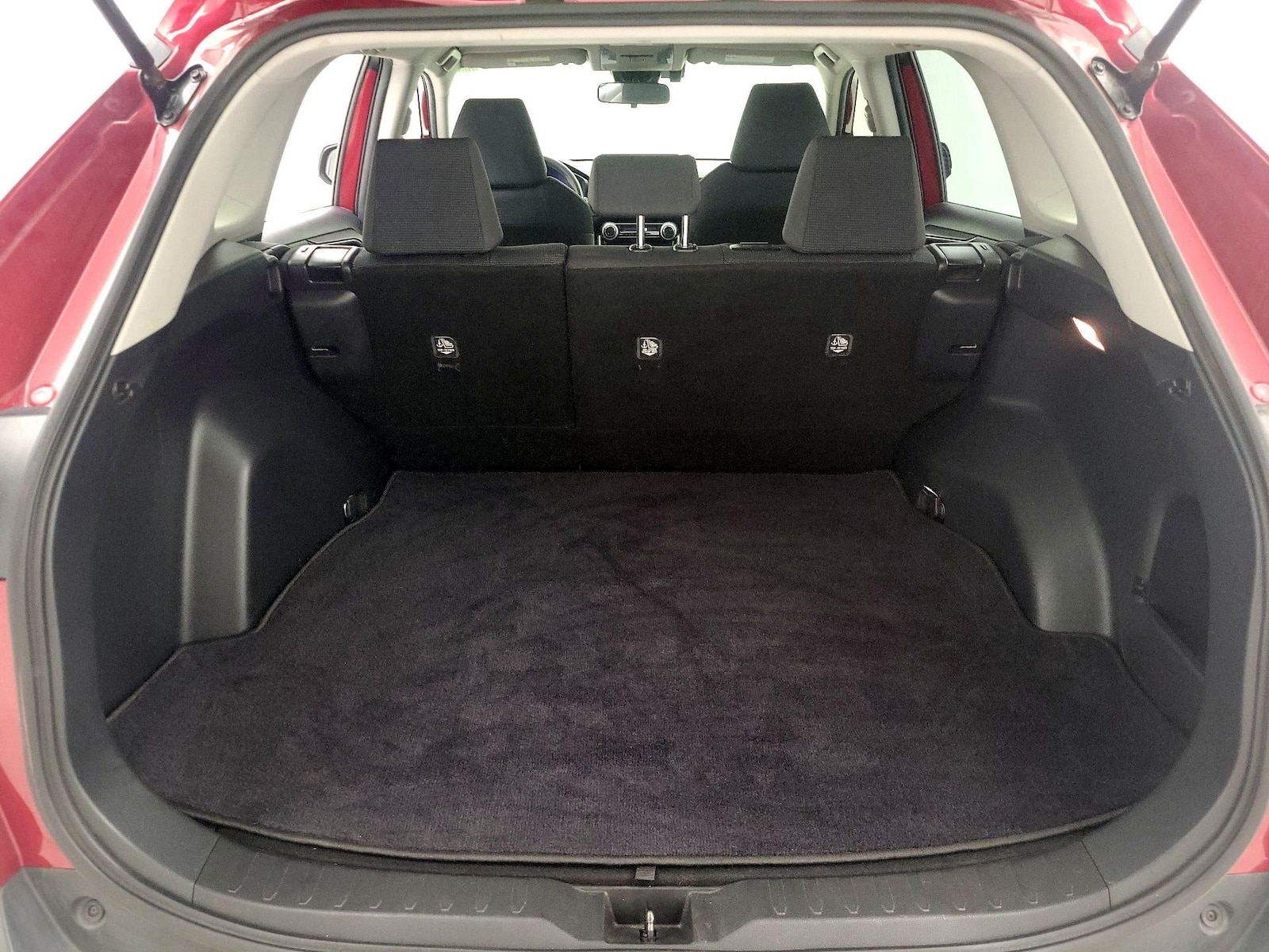 2020 Toyota RAV4 LE - Photo 21