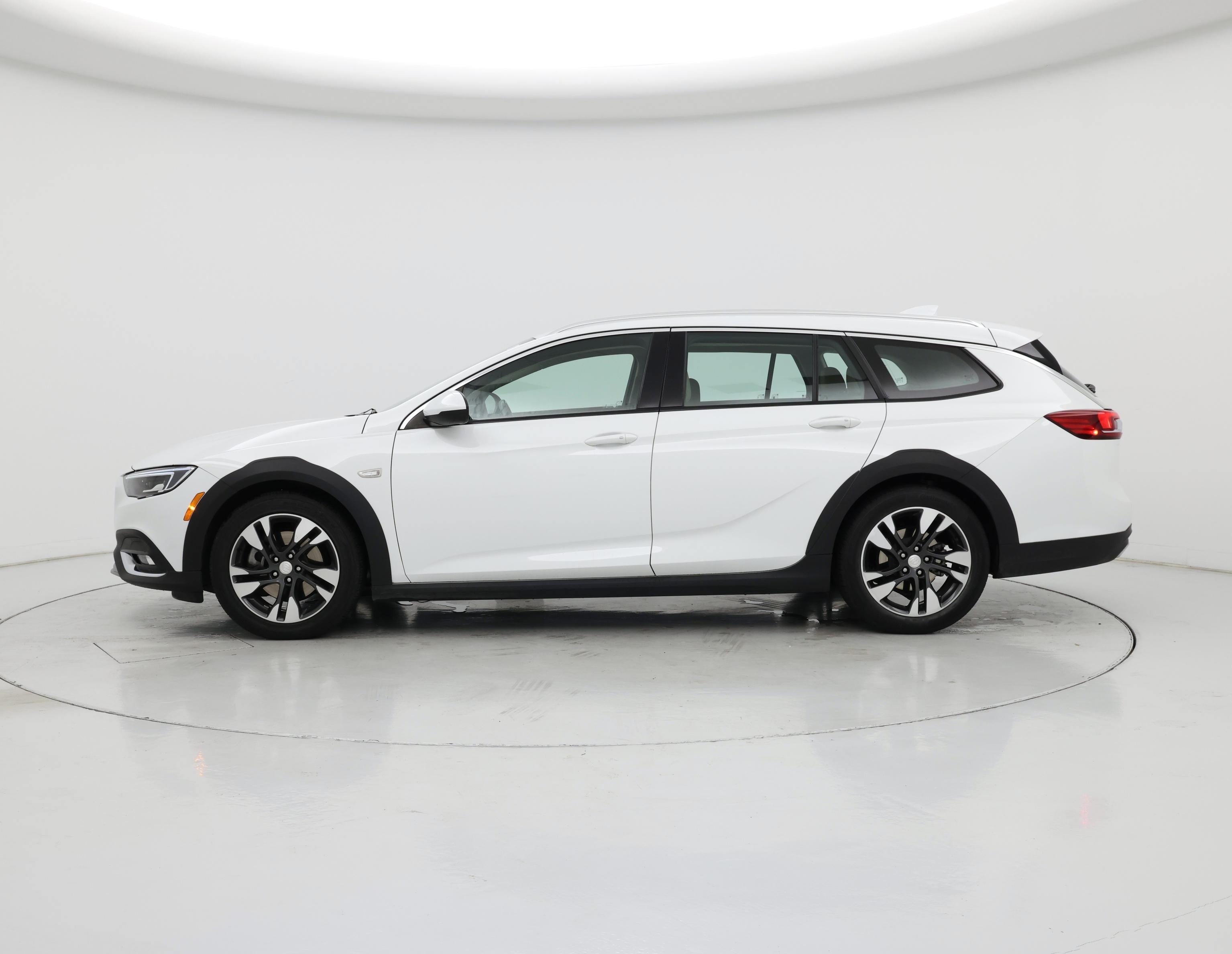 Thumbnail: 2019 Buick Regal - 3