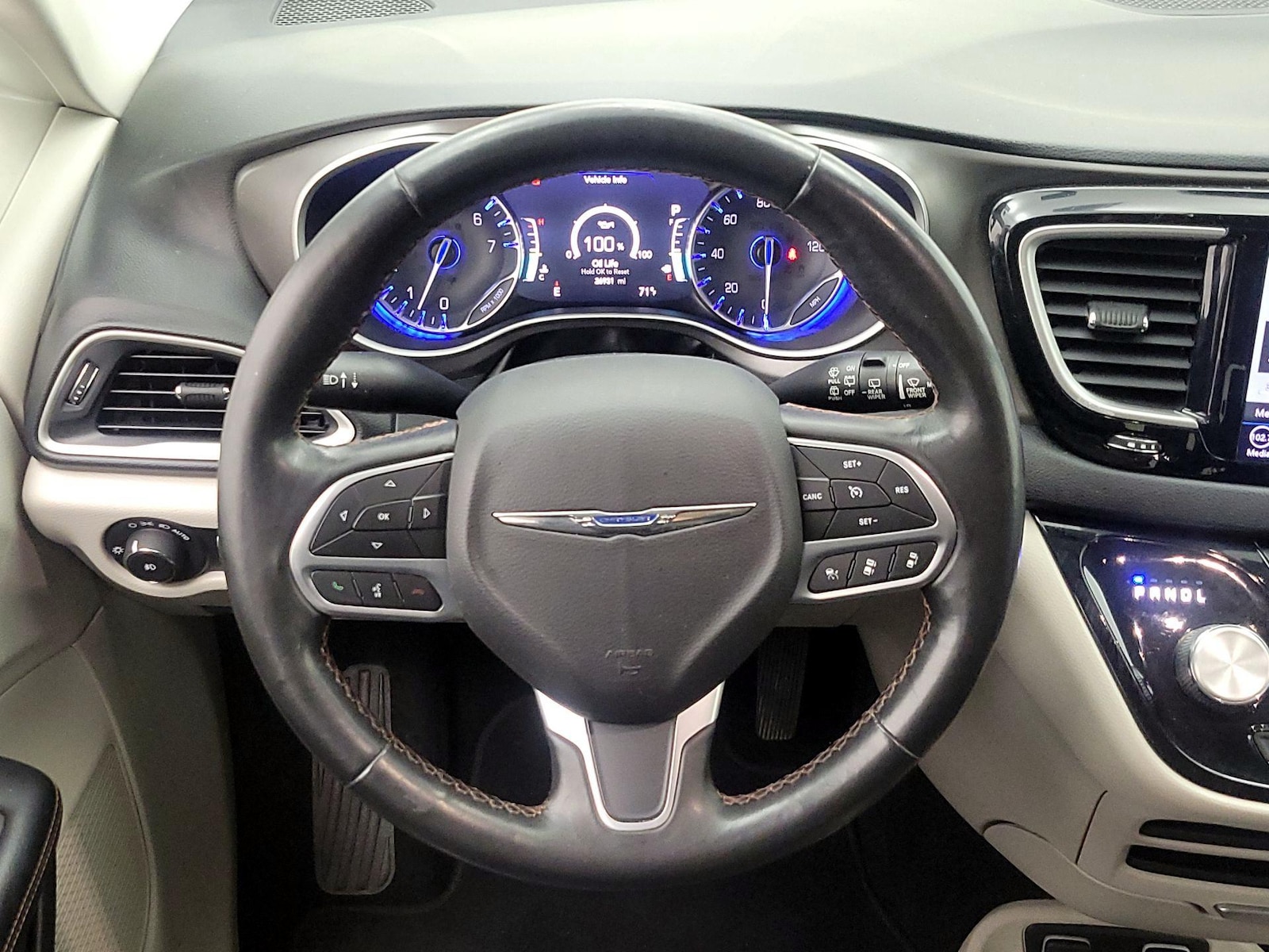 2020 Chrysler Pacifica Touring L - Photo 11