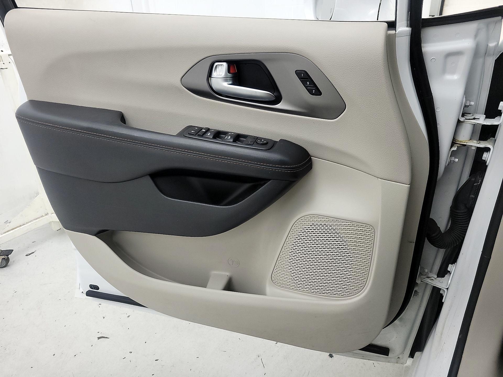 Thumbnail: 2020 Chrysler Pacifica - 12
