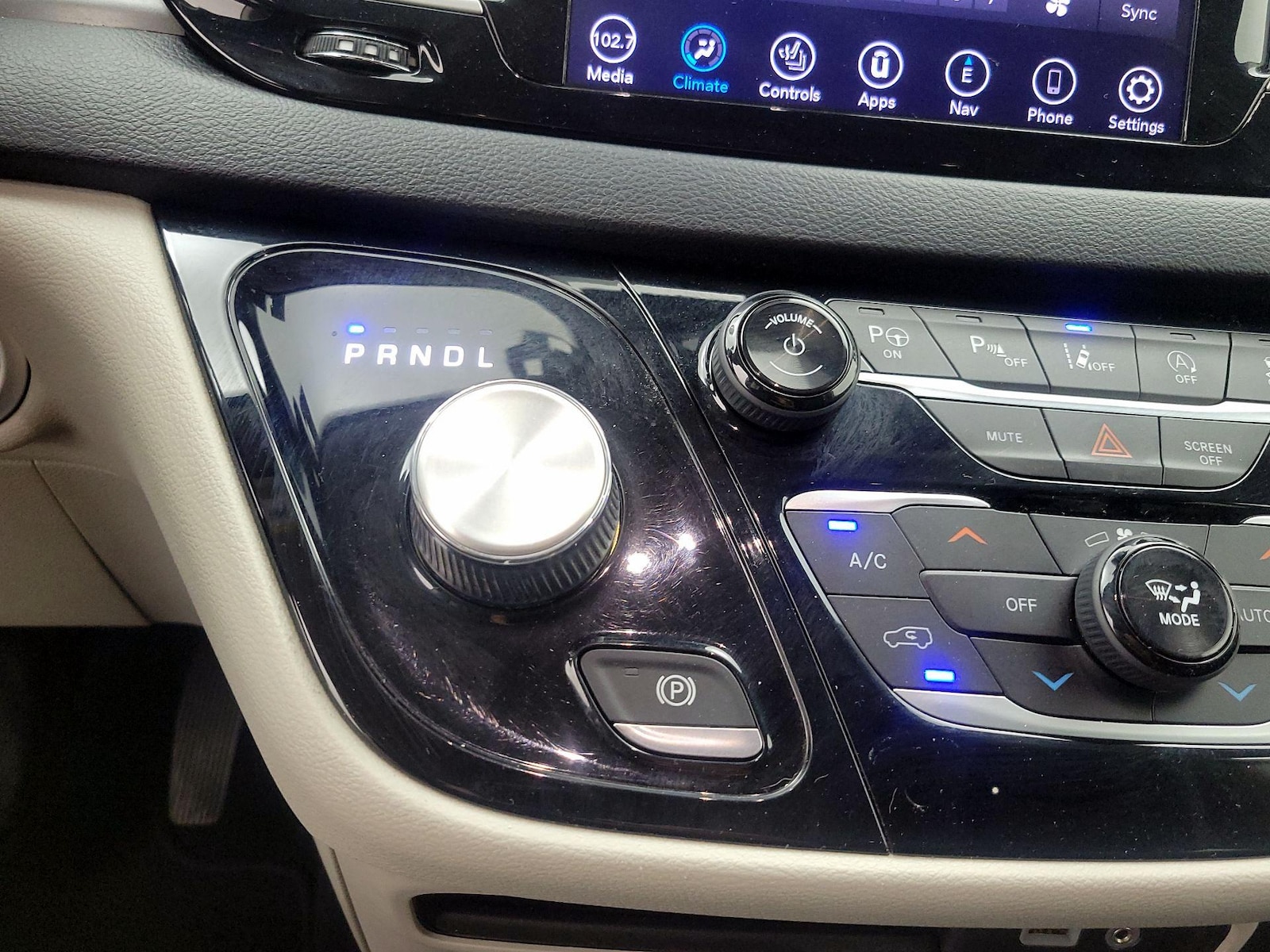 2020 Chrysler Pacifica Touring L - Photo 19