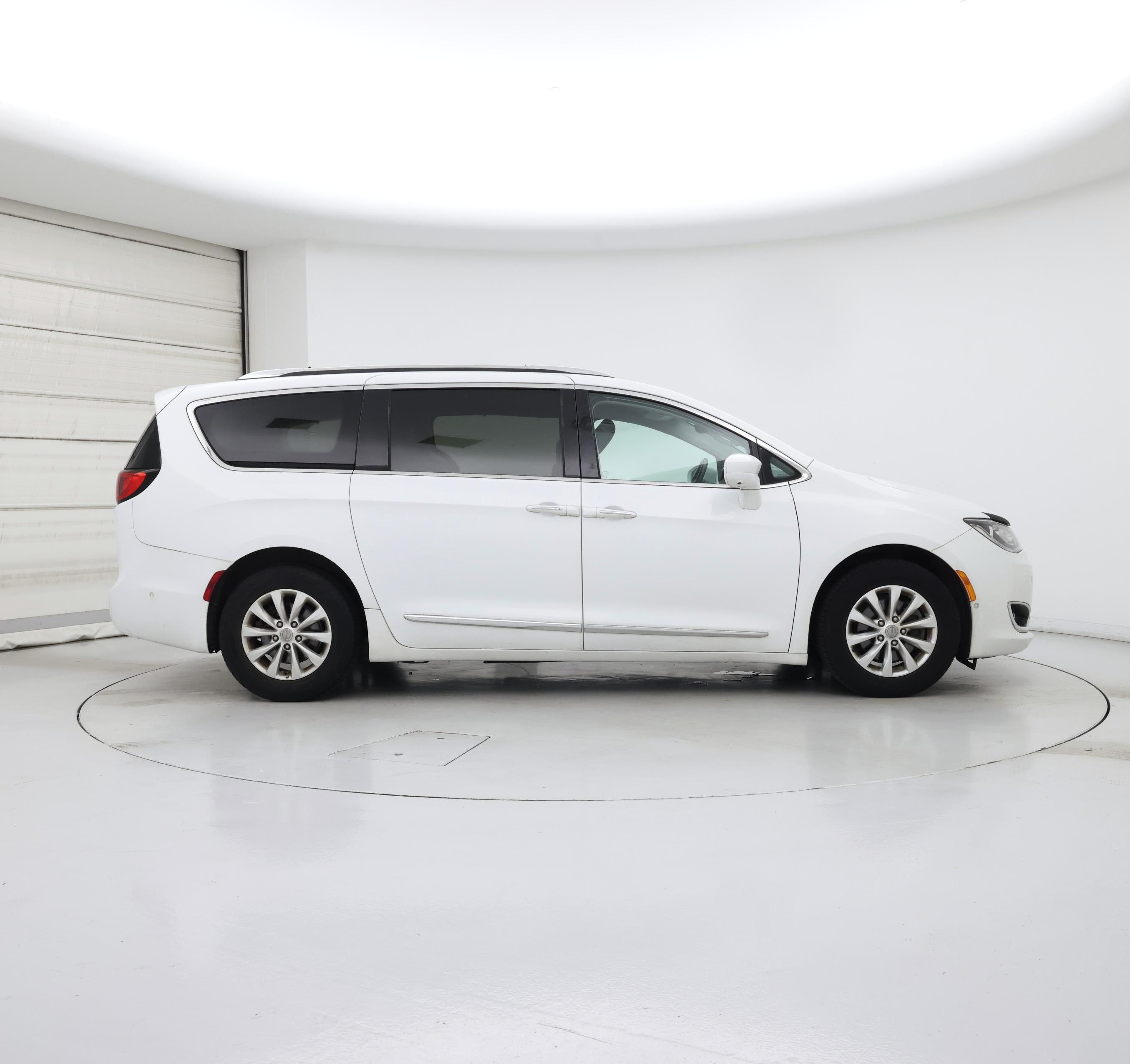 Thumbnail: 2020 Chrysler Pacifica - 7