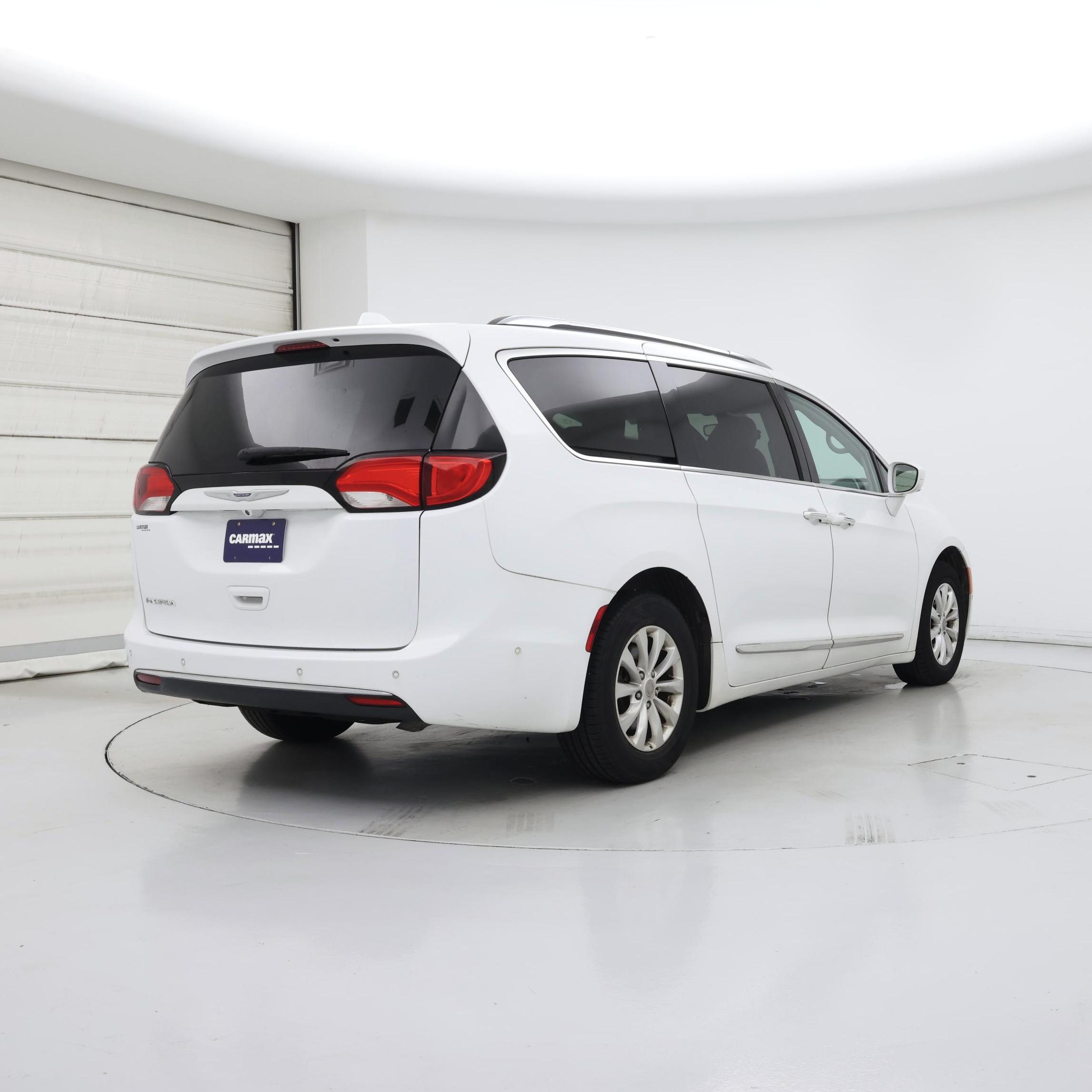 Thumbnail: 2020 Chrysler Pacifica - 8