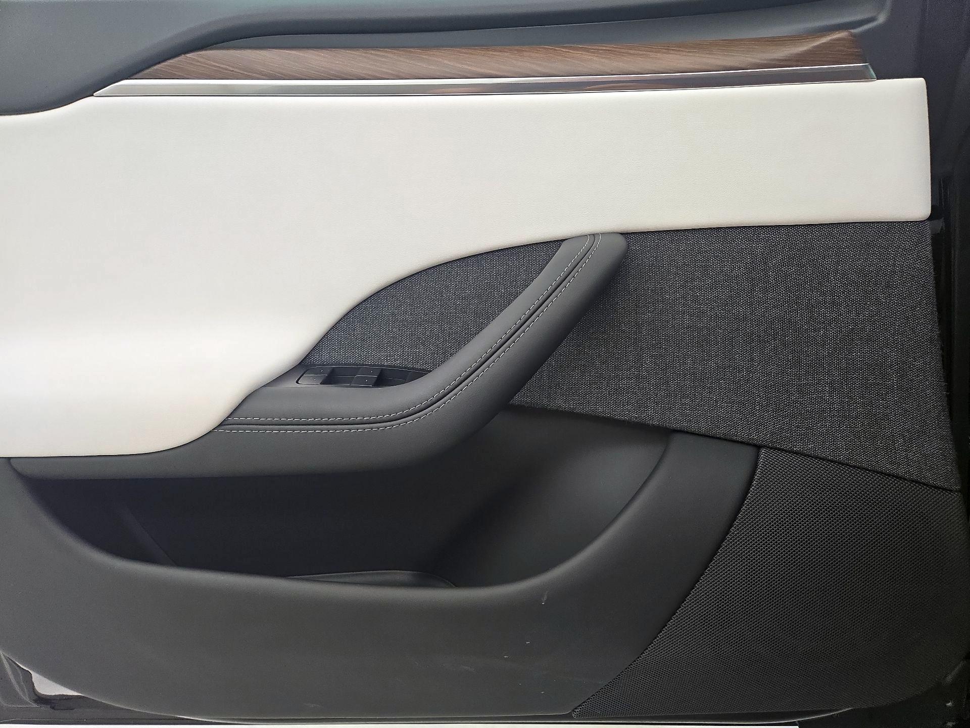 Thumbnail: 2022 Tesla Model S - 12