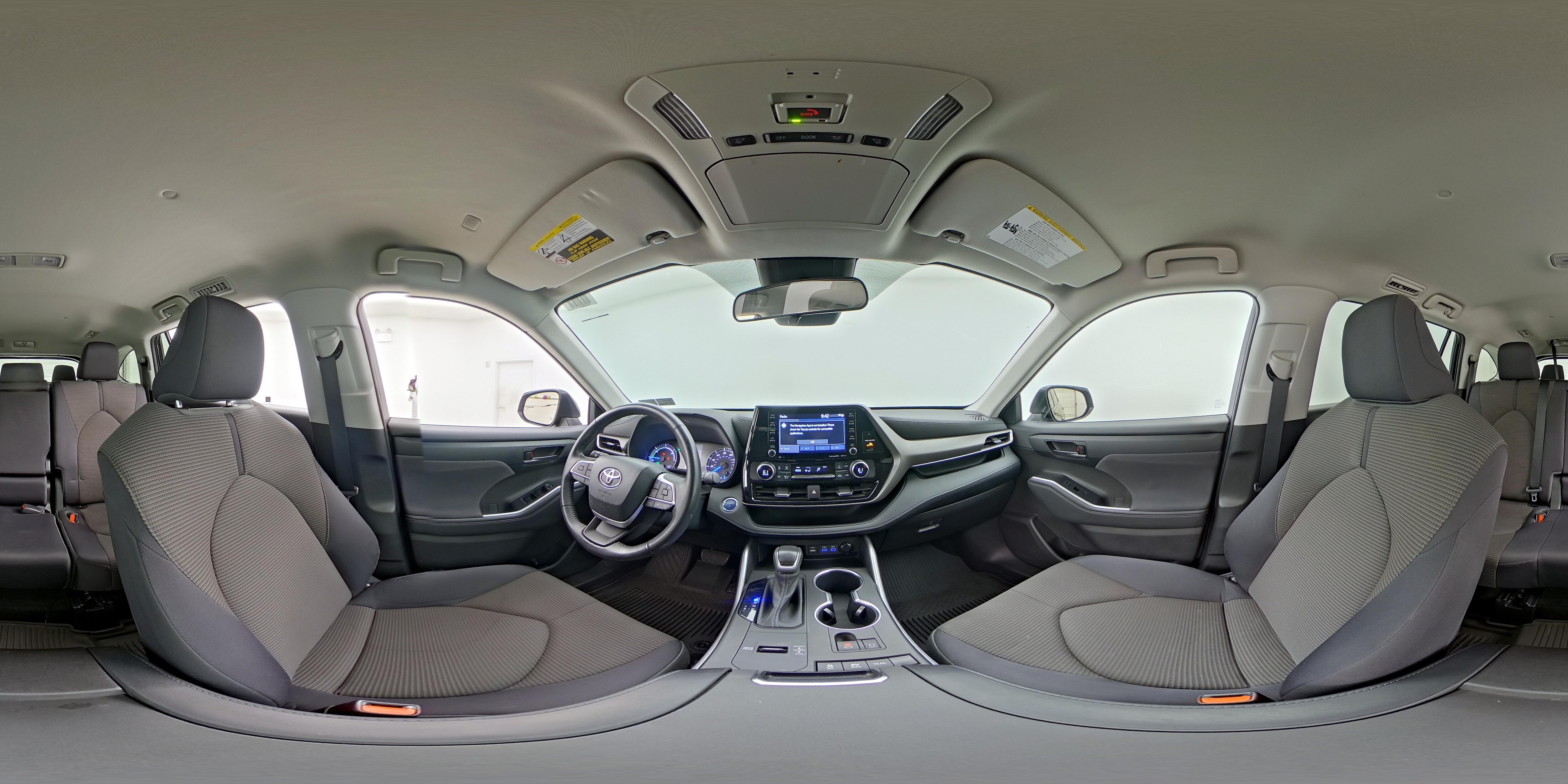 2022 Toyota Highlander LE - Photo 26