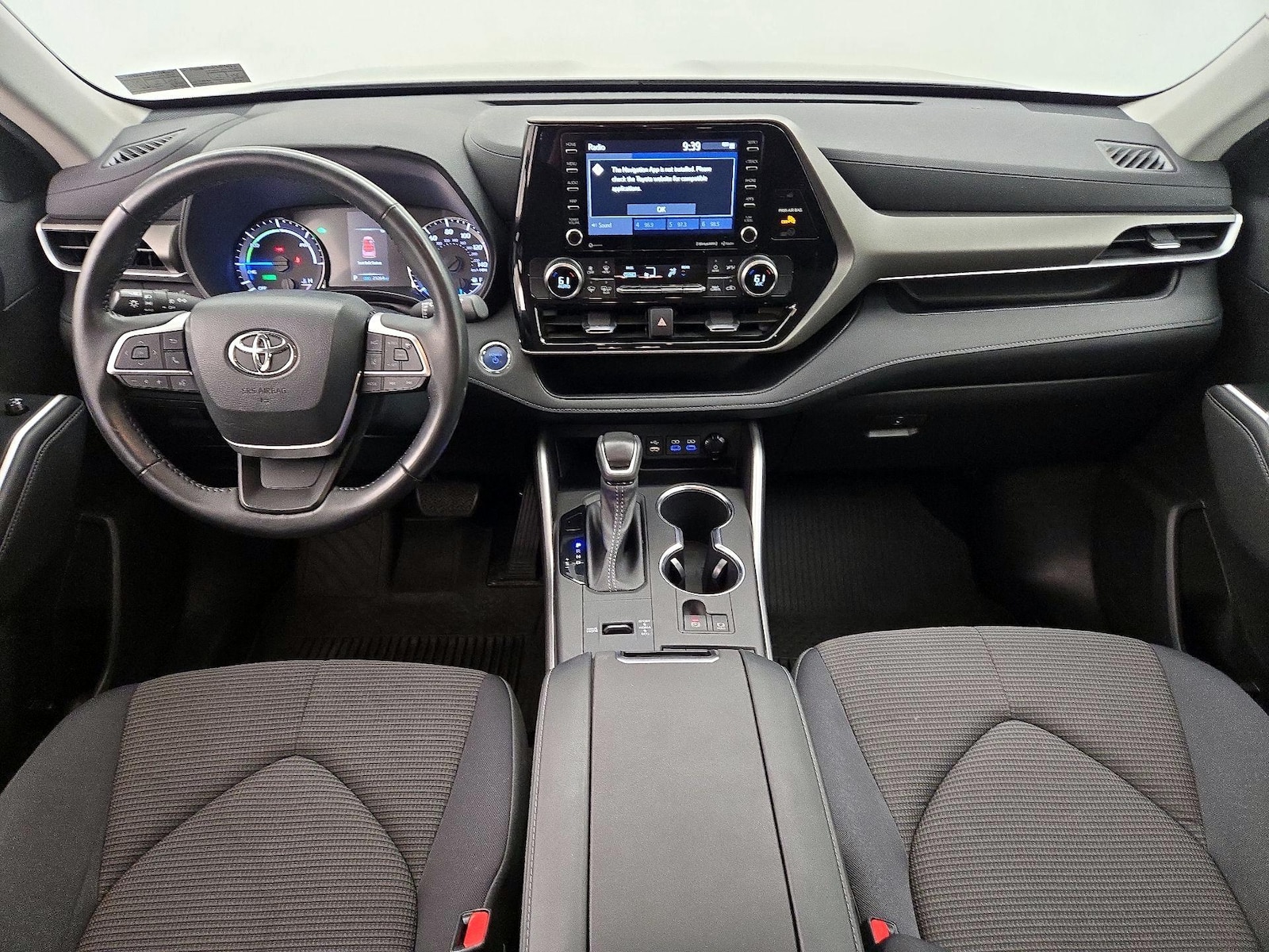 2022 Toyota Highlander LE - Photo 10