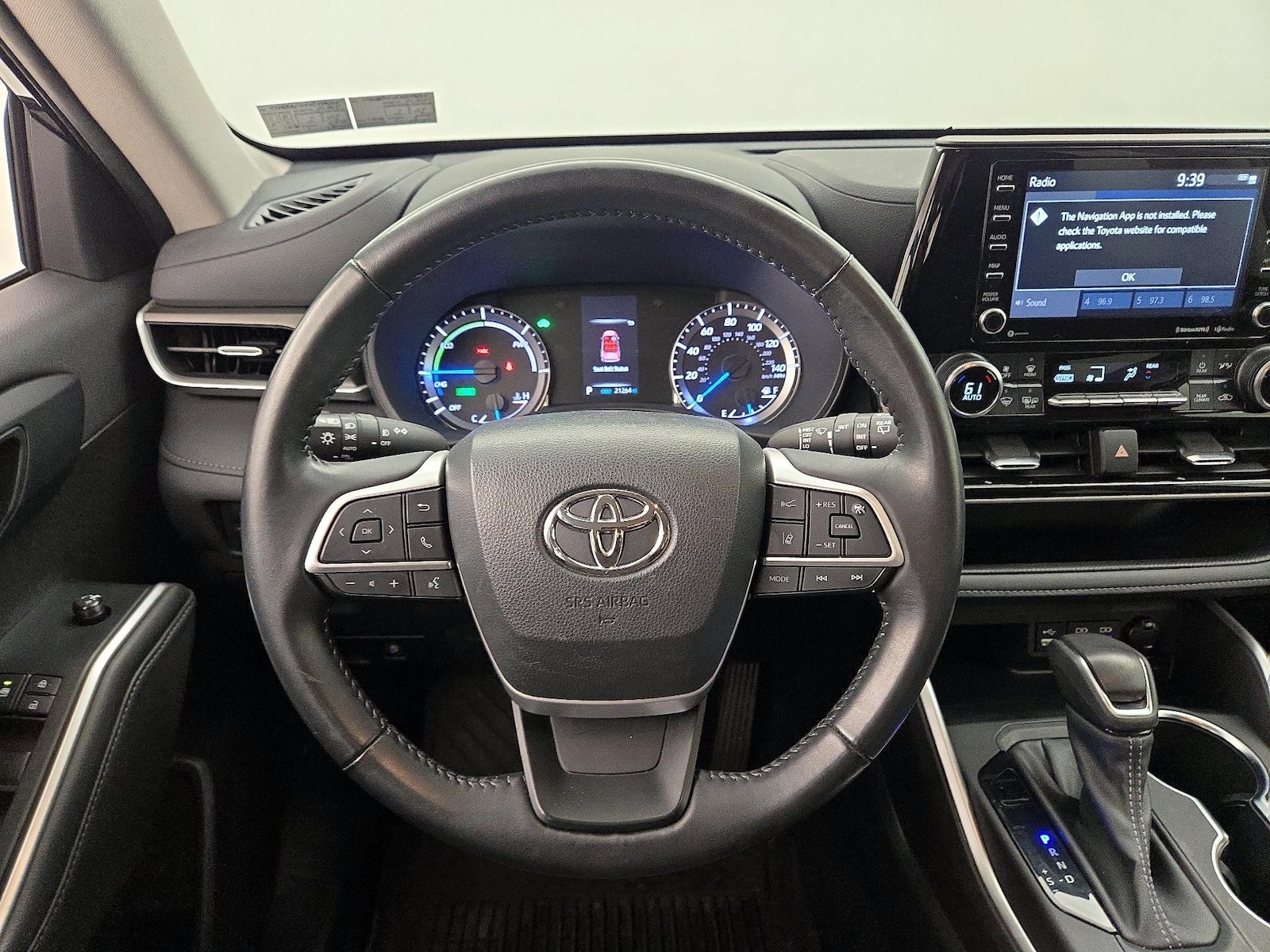 2022 Toyota Highlander LE - Photo 11