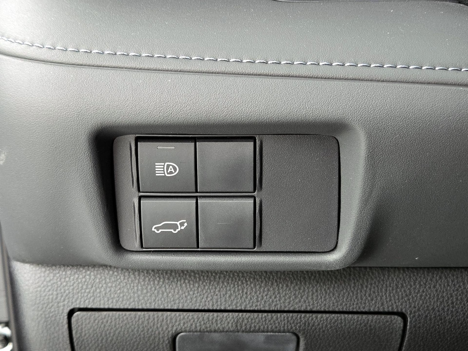 2022 Toyota Highlander LE - Photo 14