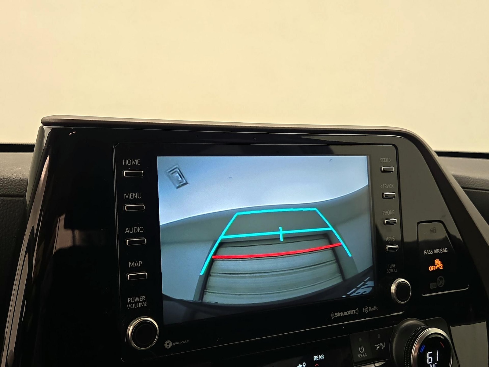 2022 Toyota Highlander LE - Photo 15