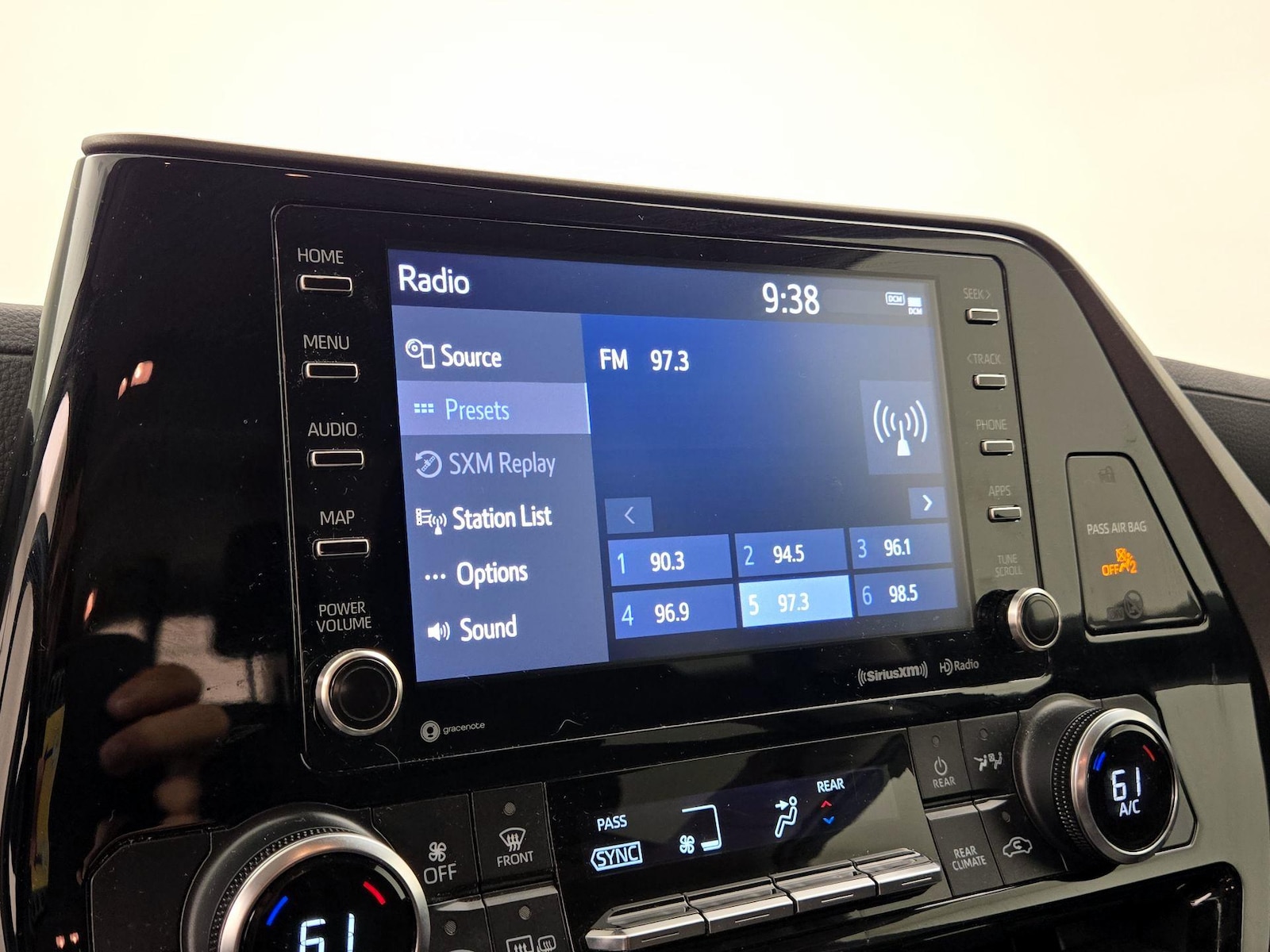 2022 Toyota Highlander LE - Photo 16