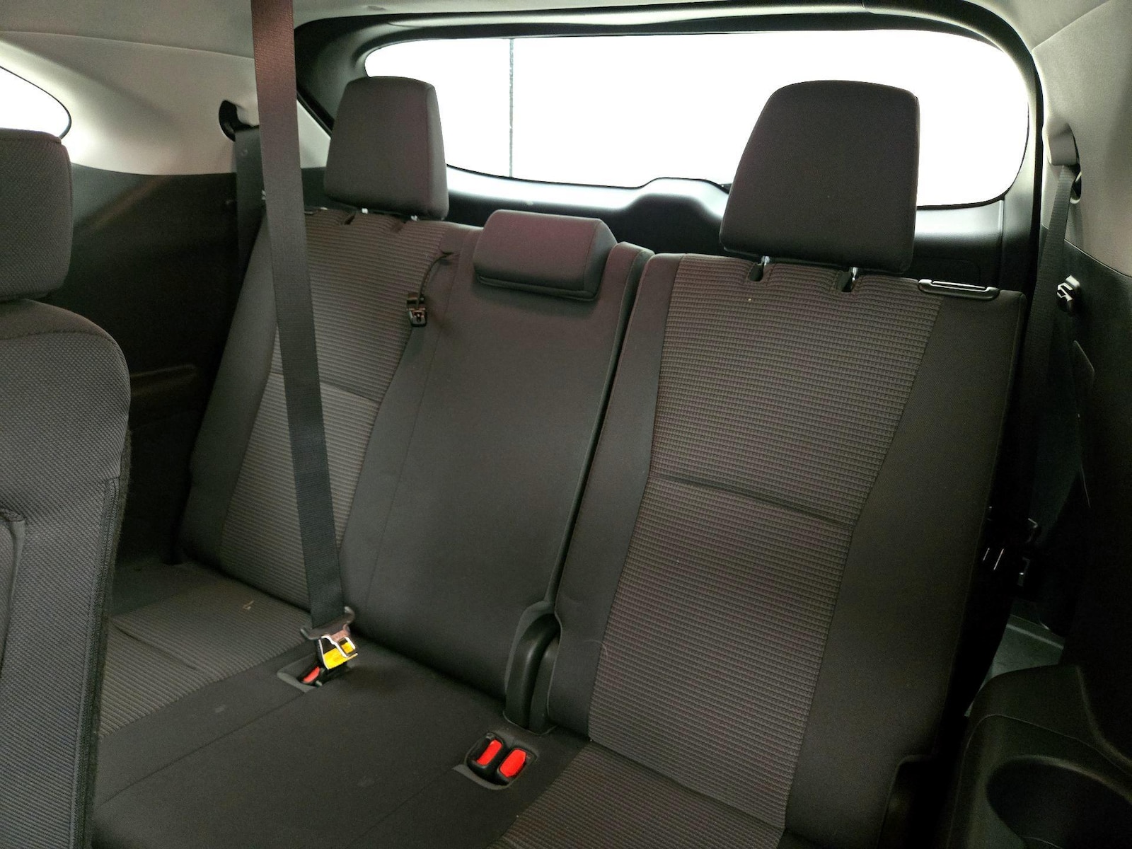 2022 Toyota Highlander LE - Photo 21