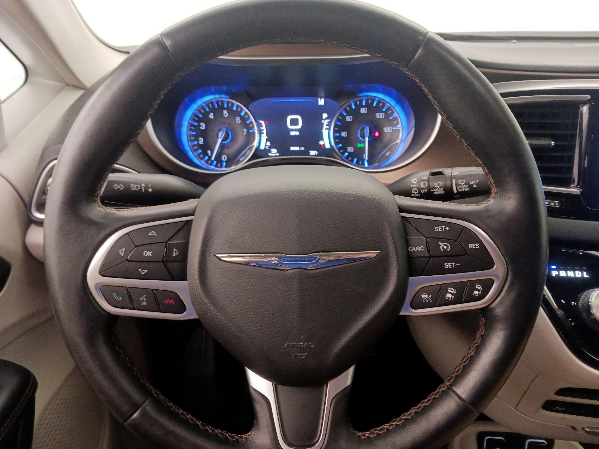 Thumbnail: 2017 Chrysler Pacifica - 10