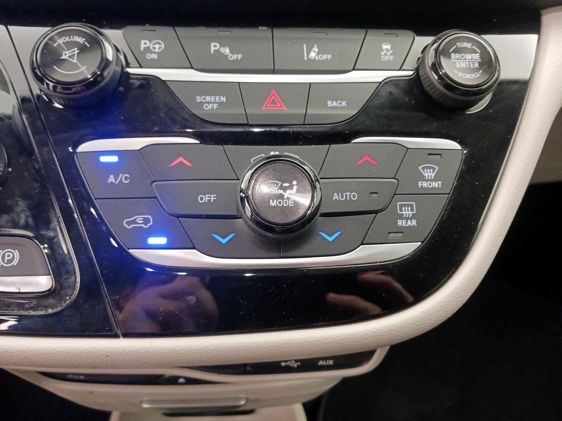 Thumbnail: 2017 Chrysler Pacifica - 17