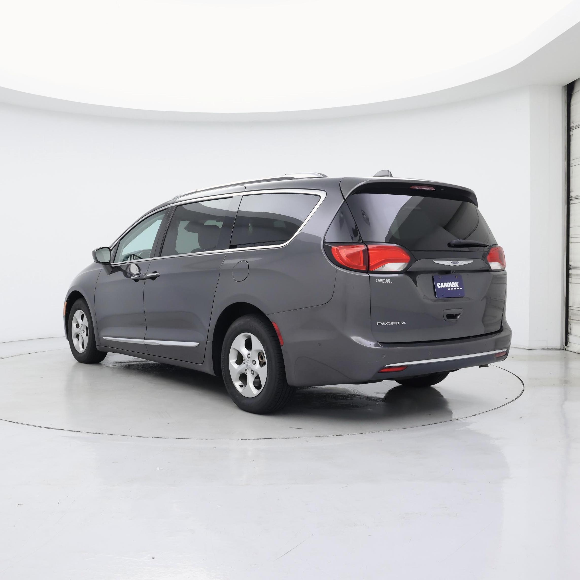 Thumbnail: 2017 Chrysler Pacifica - 2