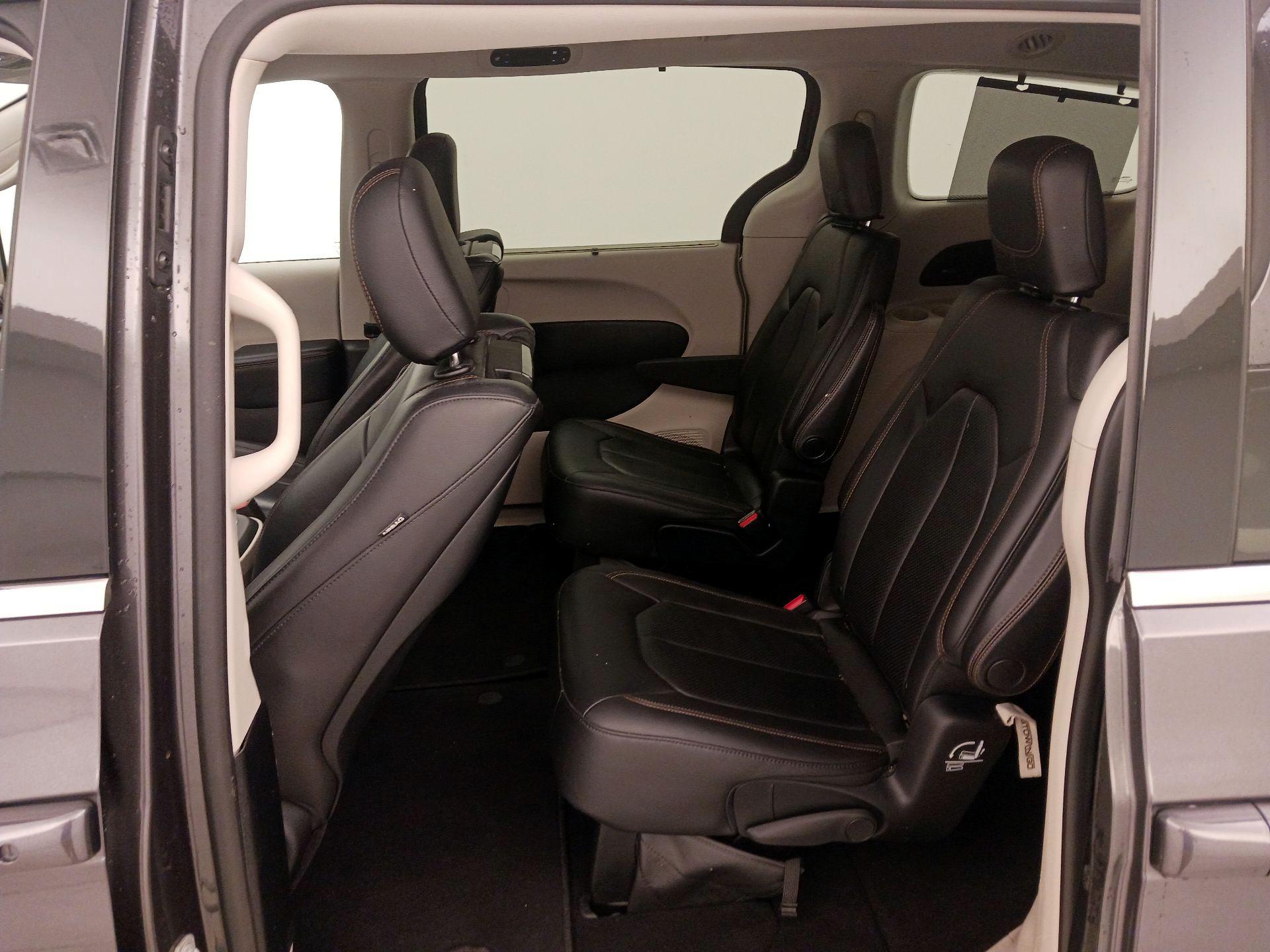Thumbnail: 2017 Chrysler Pacifica - 20
