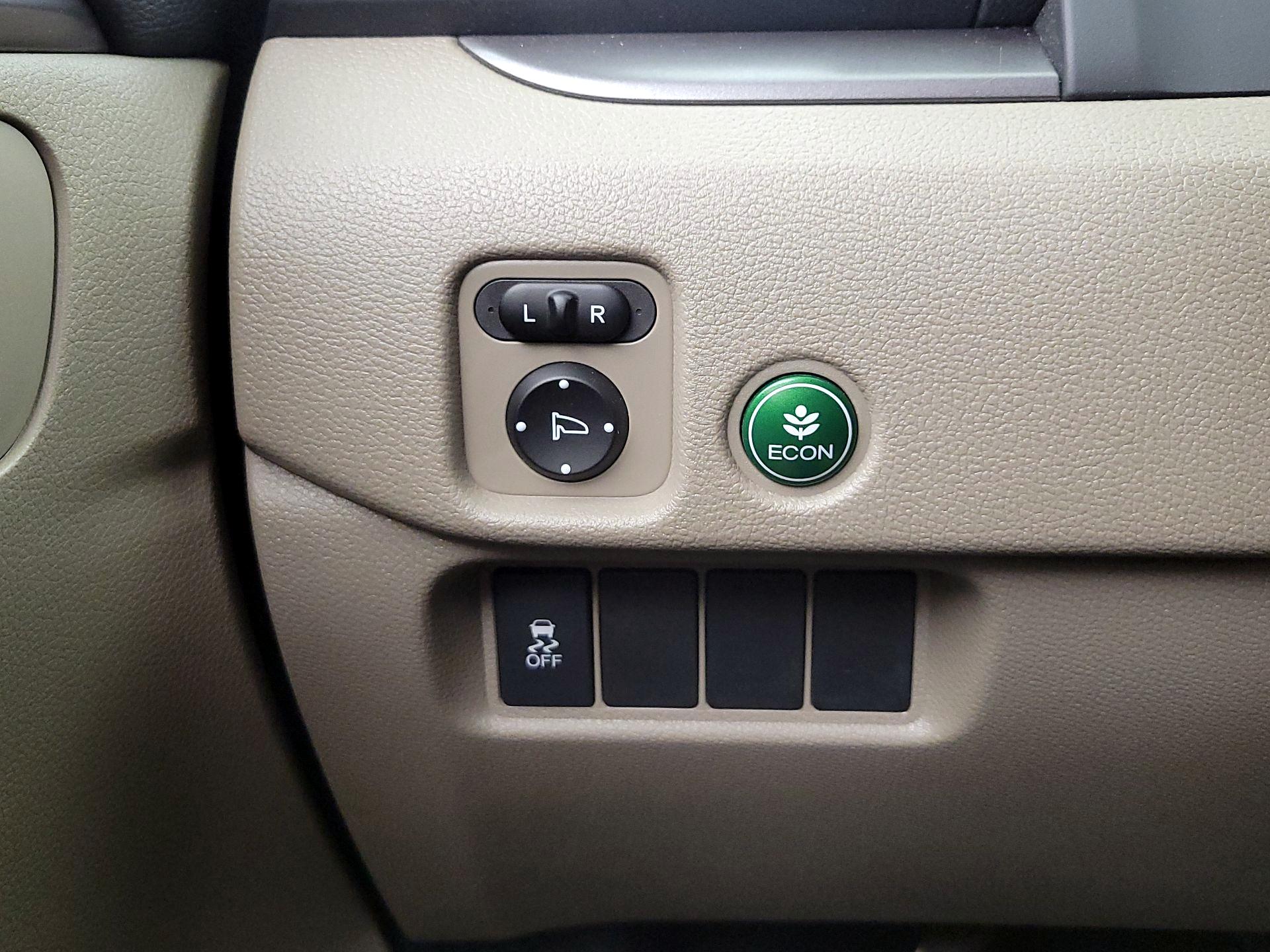 Thumbnail: 2016 Honda Pilot - 13