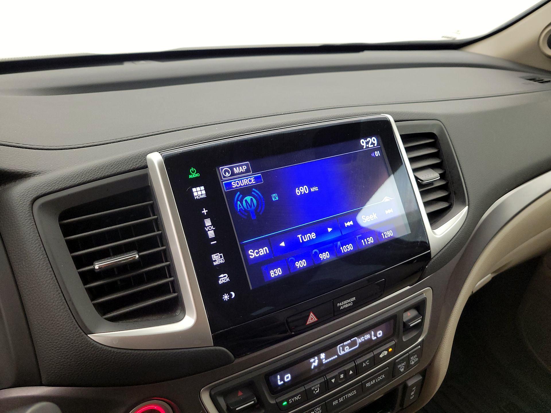 Thumbnail: 2016 Honda Pilot - 16