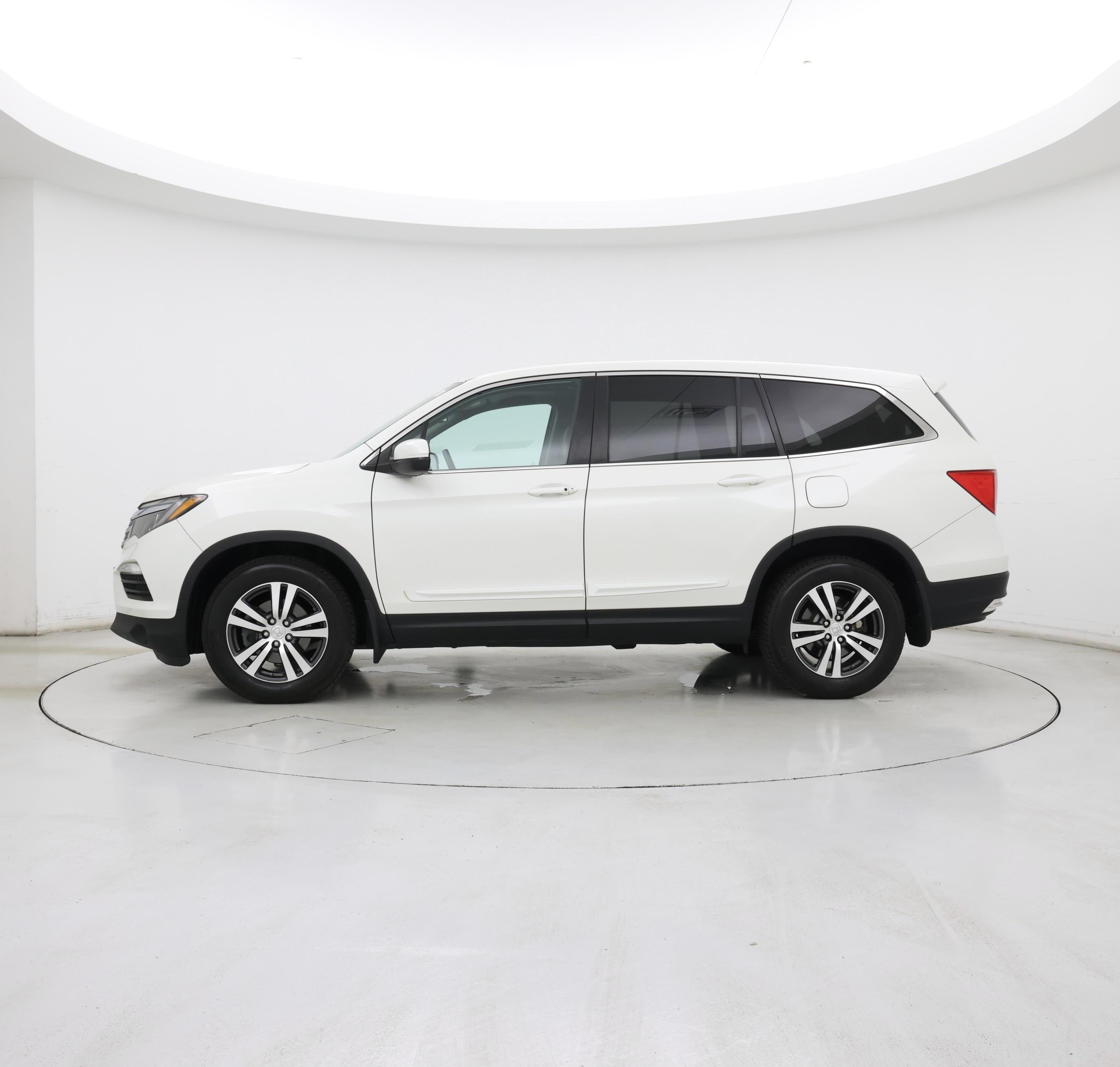 Thumbnail: 2016 Honda Pilot - 3
