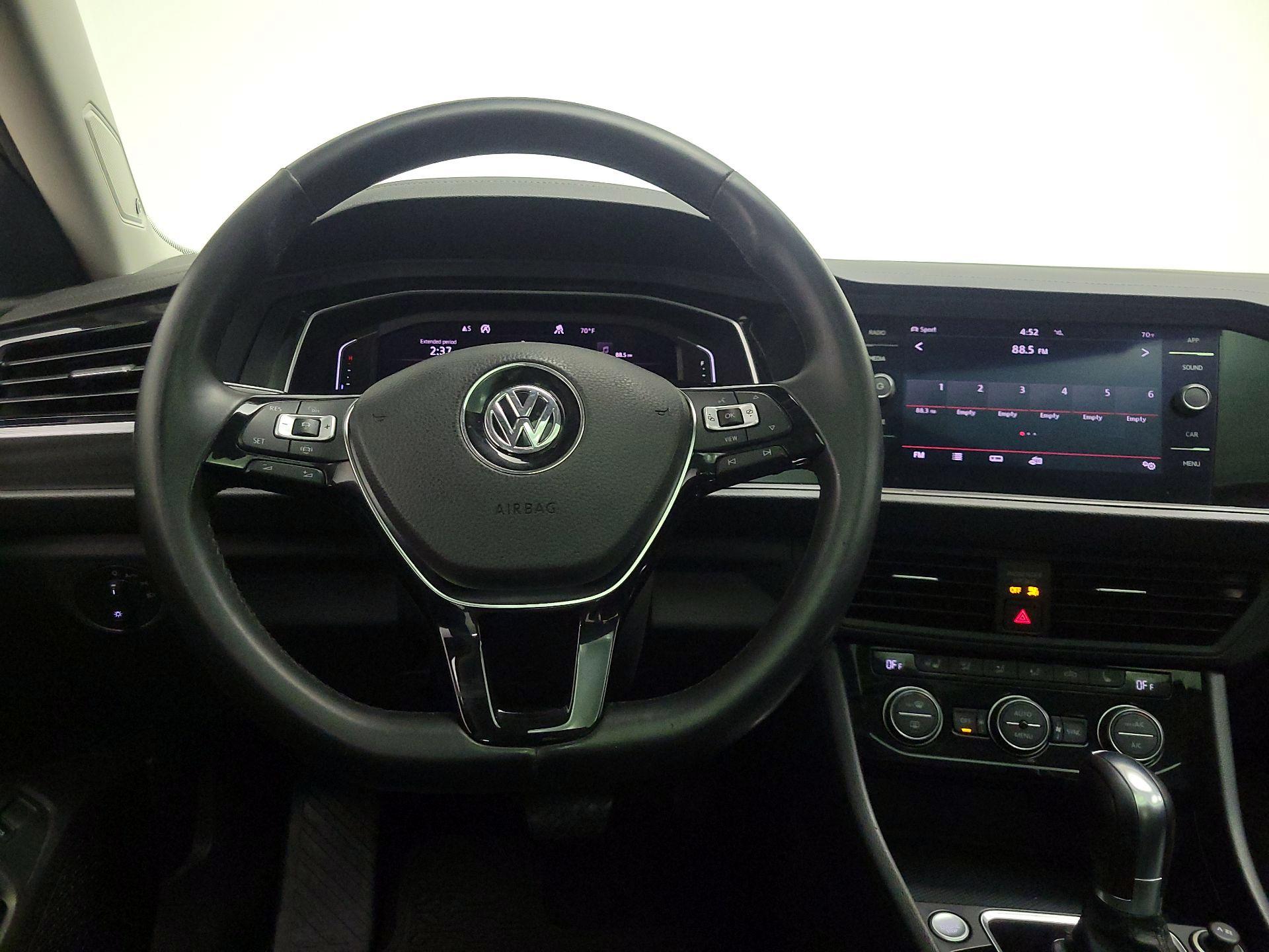 Thumbnail: 2019 Volkswagen Jetta - 10