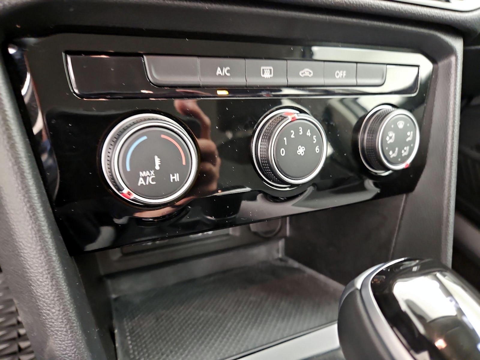 2024 Volkswagen Taos S - Photo 17