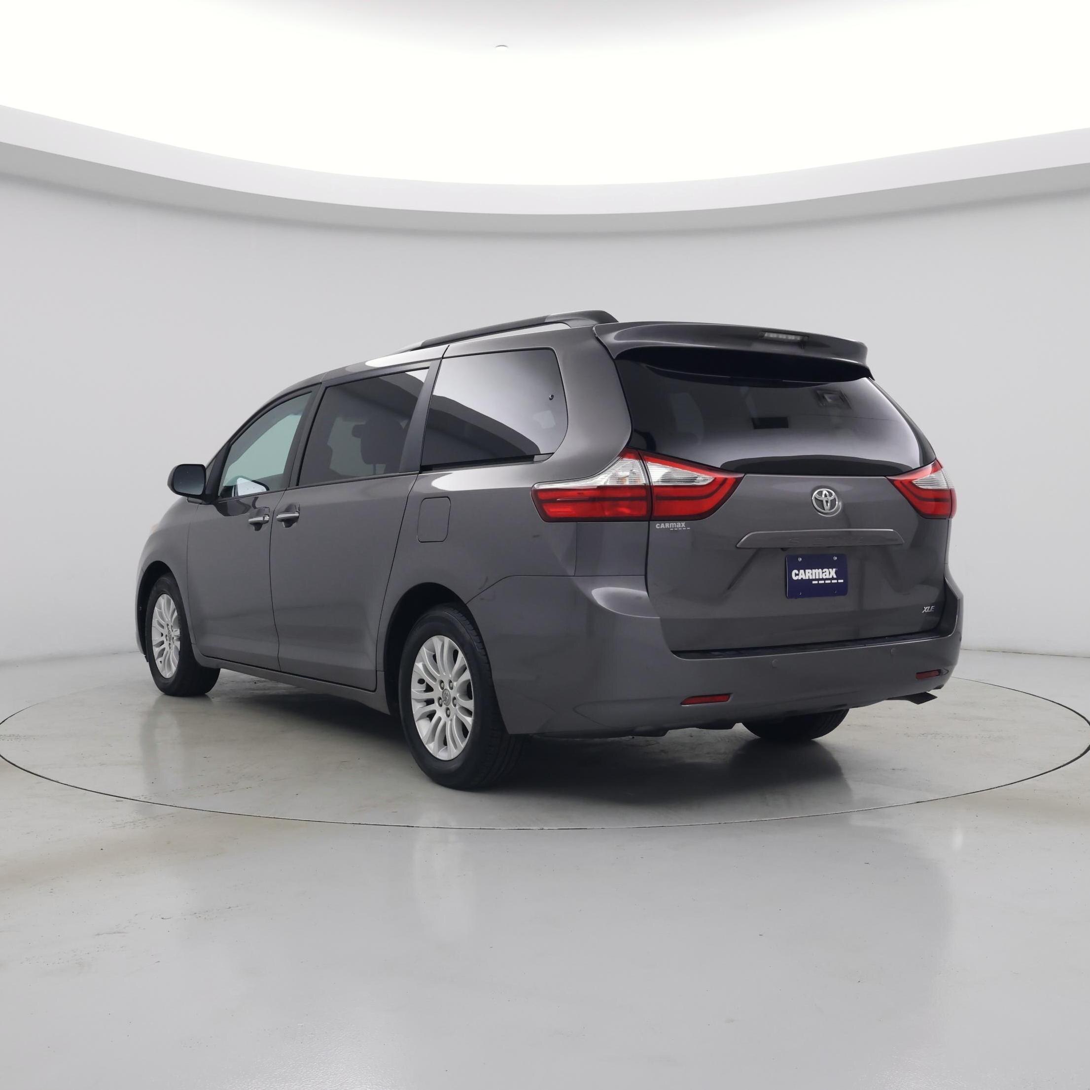 Thumbnail: 2017 Toyota Sienna - 2