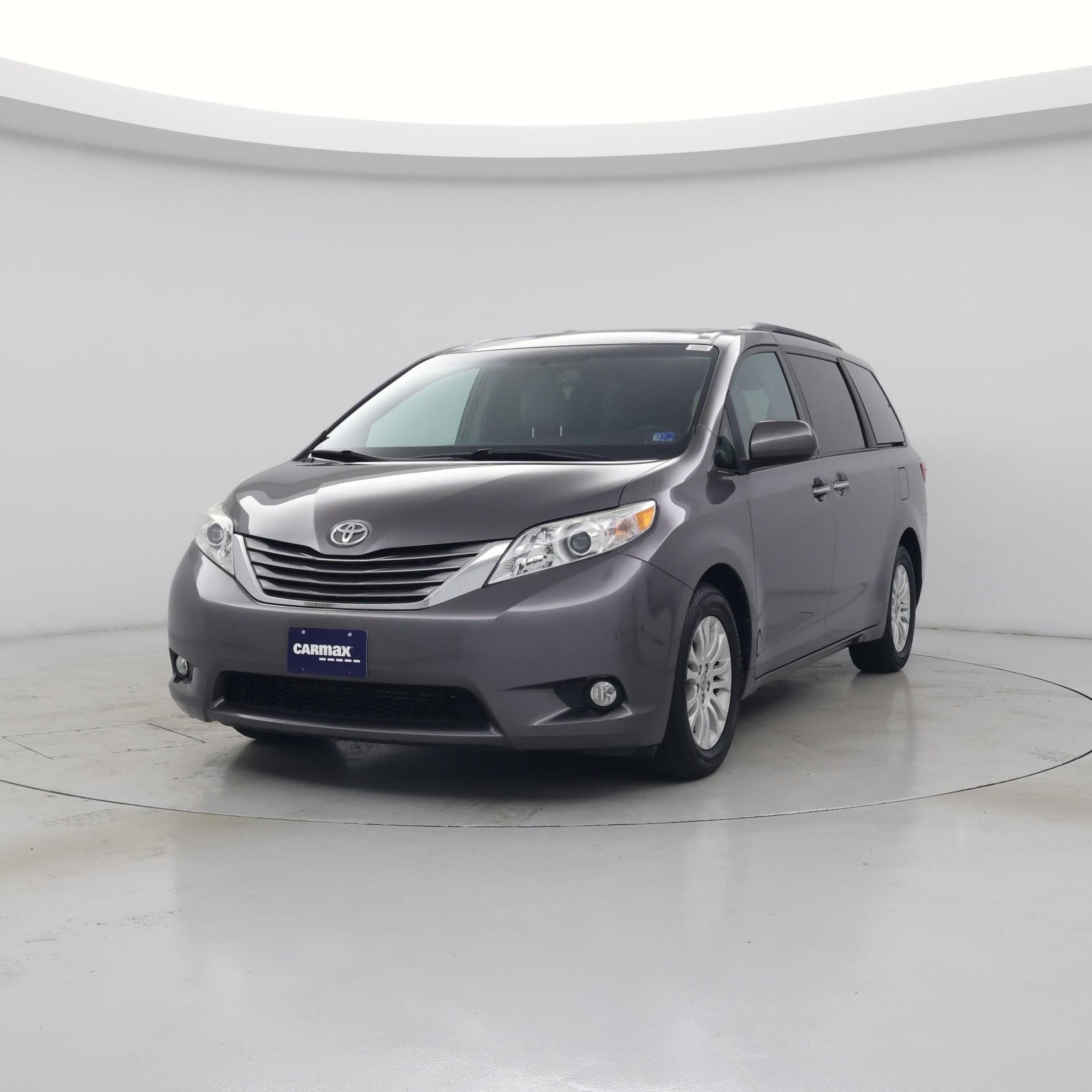 Thumbnail: 2017 Toyota Sienna - 4