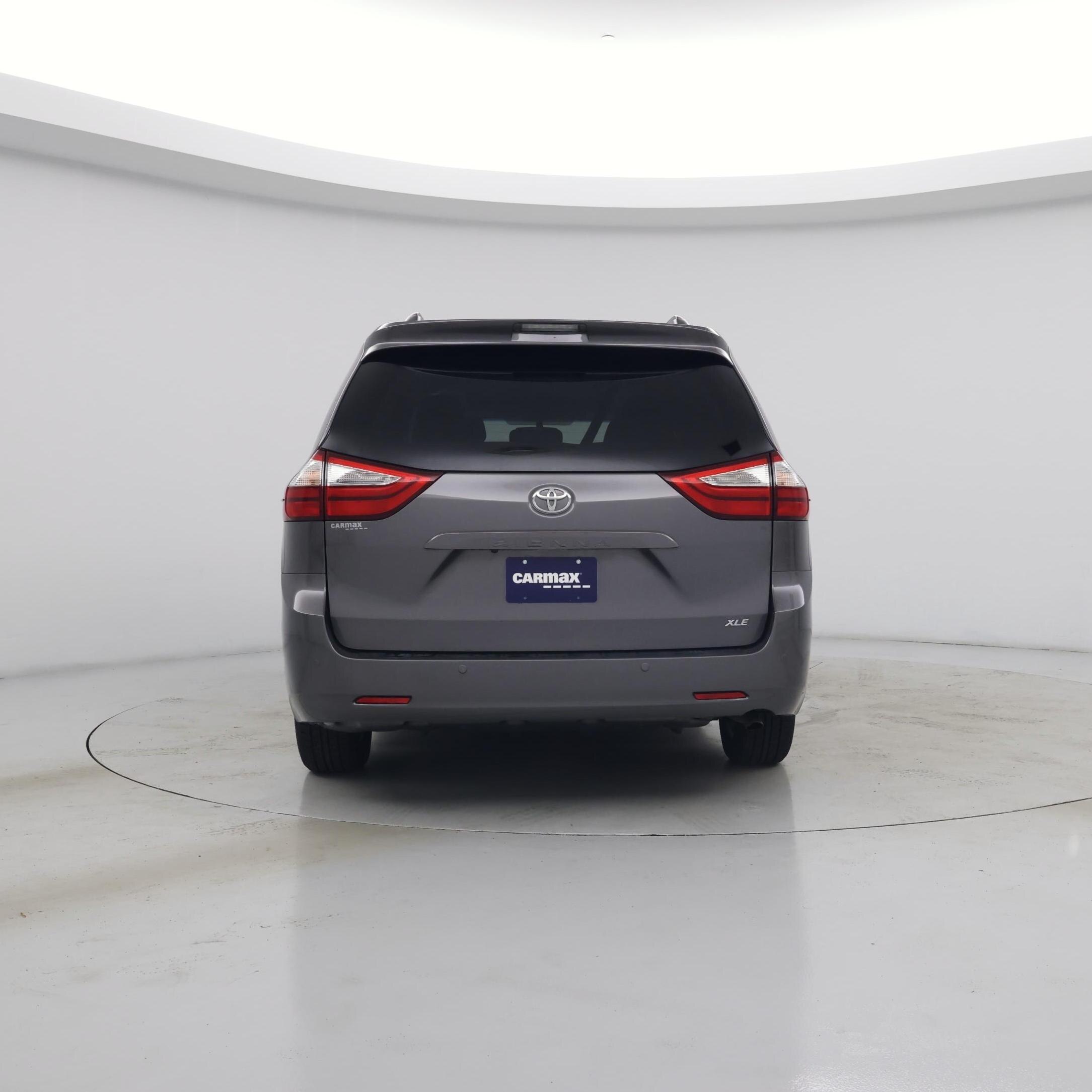 Thumbnail: 2017 Toyota Sienna - 6